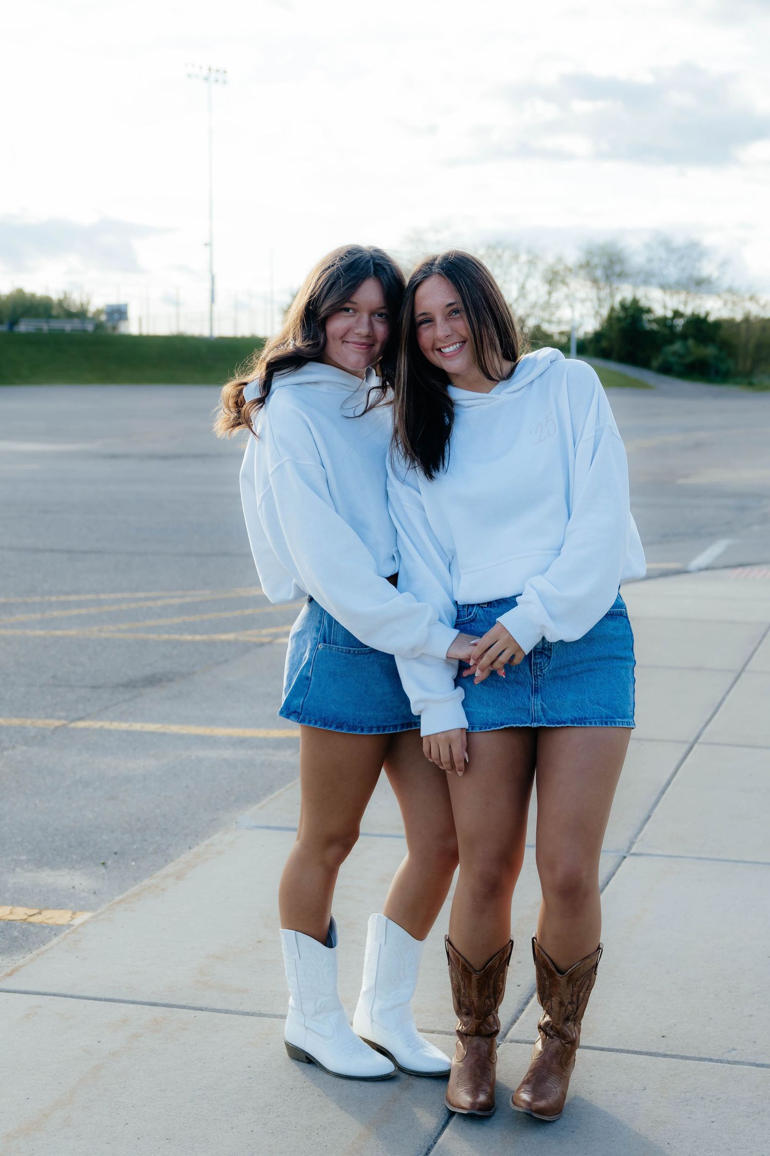 Senior girl grad photos
Cap and gown ideas
West michigan 
big rapids mi area
Photo by: Lydia Rae Photography