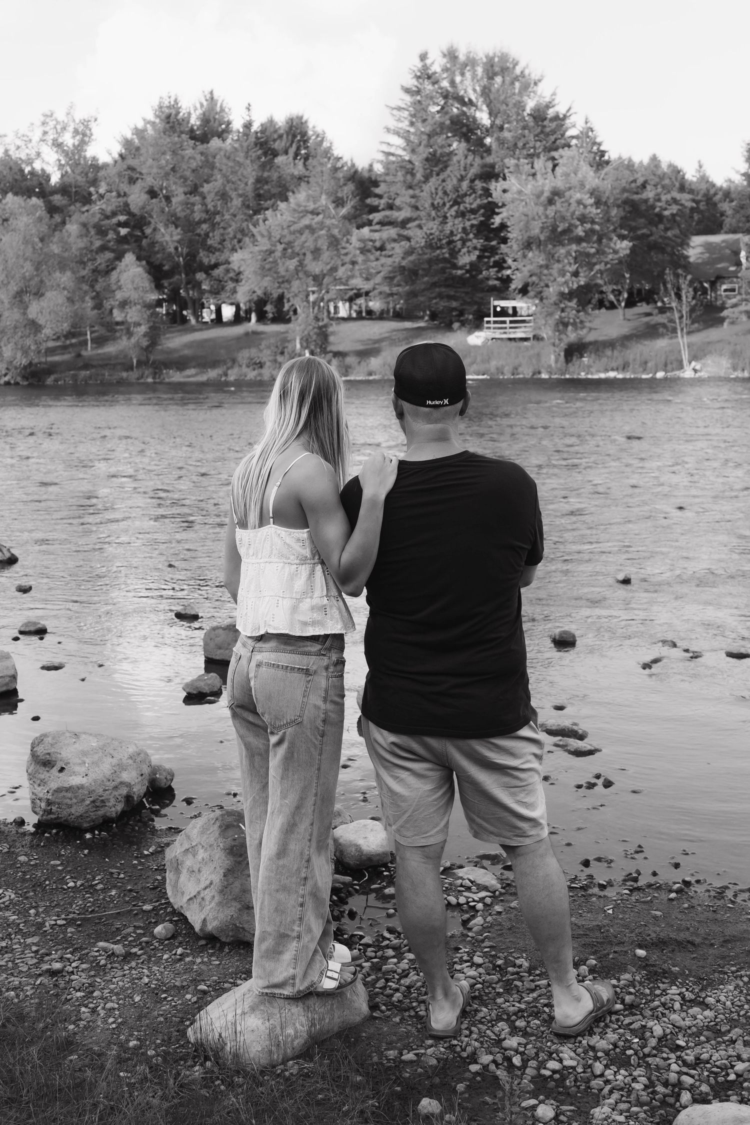 Large Family photos outdoor river
Older children
West michigan 
big rapids mi area
Photo by: Lydia Rae Photography