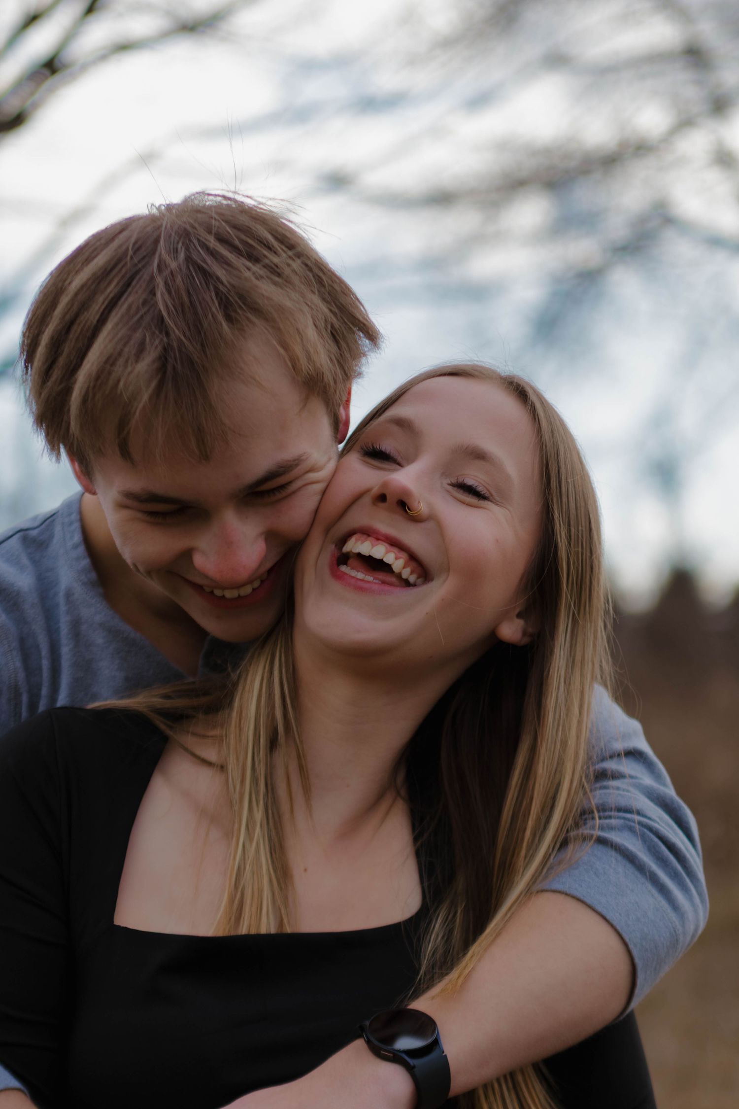 Outdoor Couples Photos inspiration poses
True to color 
west michigan
Big Rapids, MI 
Photo by: Lydia Rae Photography