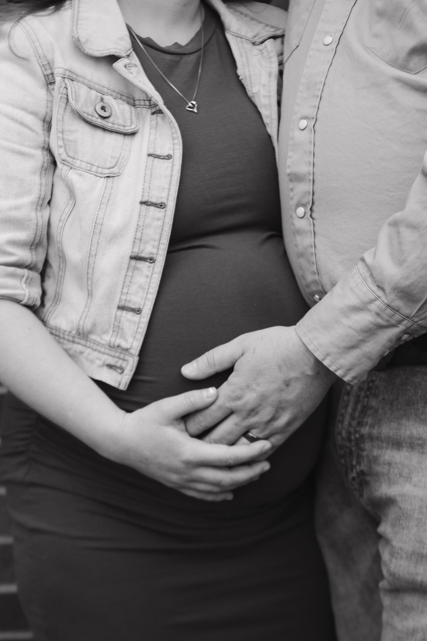 Outdoor Maternity photos
 inspiration poses
west michigan photographer
Big Rapids MI
Photo By: Lydia Rae Photography