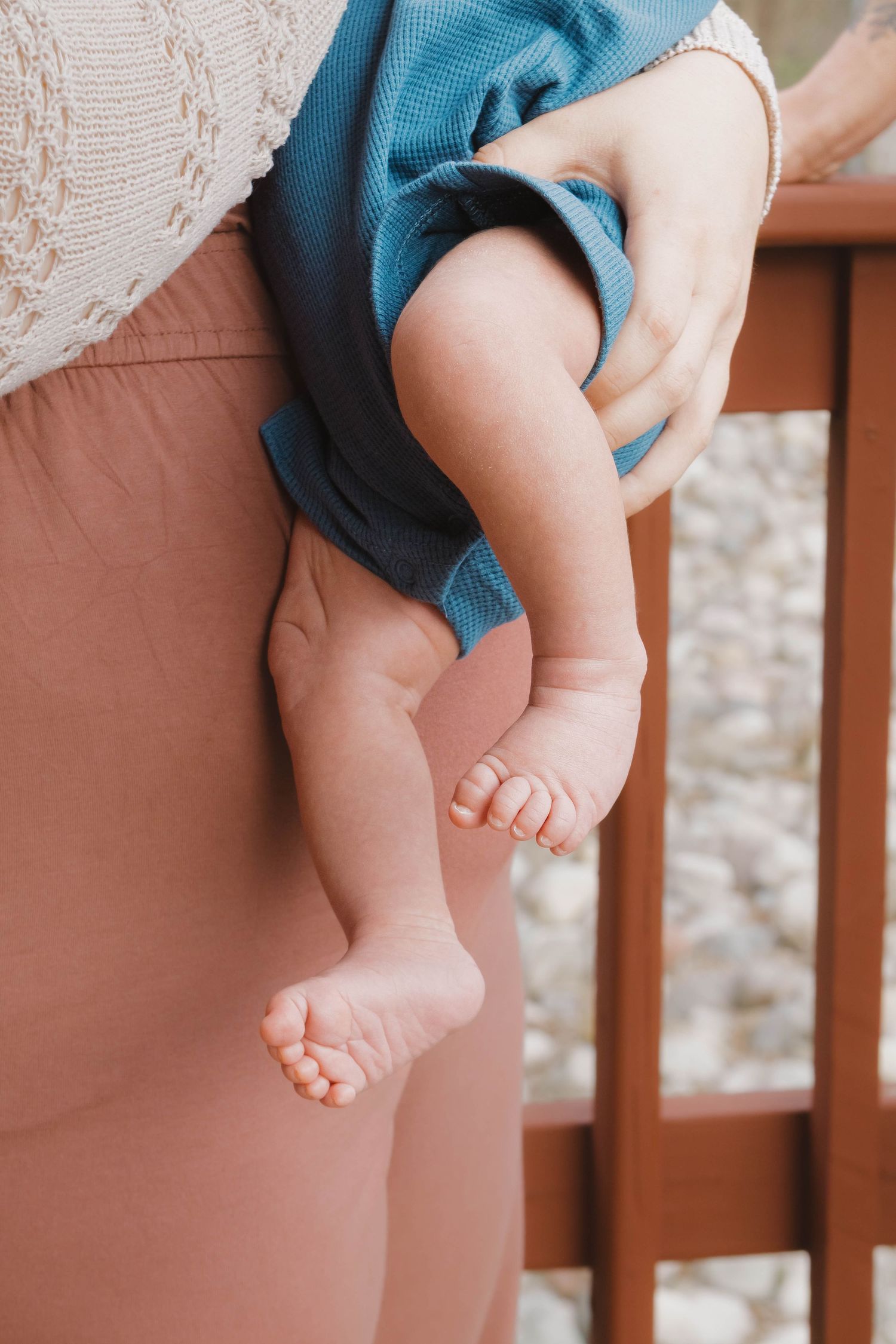Lifestyle newborn photos
Outdoor inspiration poses
west michigan photographer
Reed City, Big rapids MI
Photo By: Lydia Rae Photography