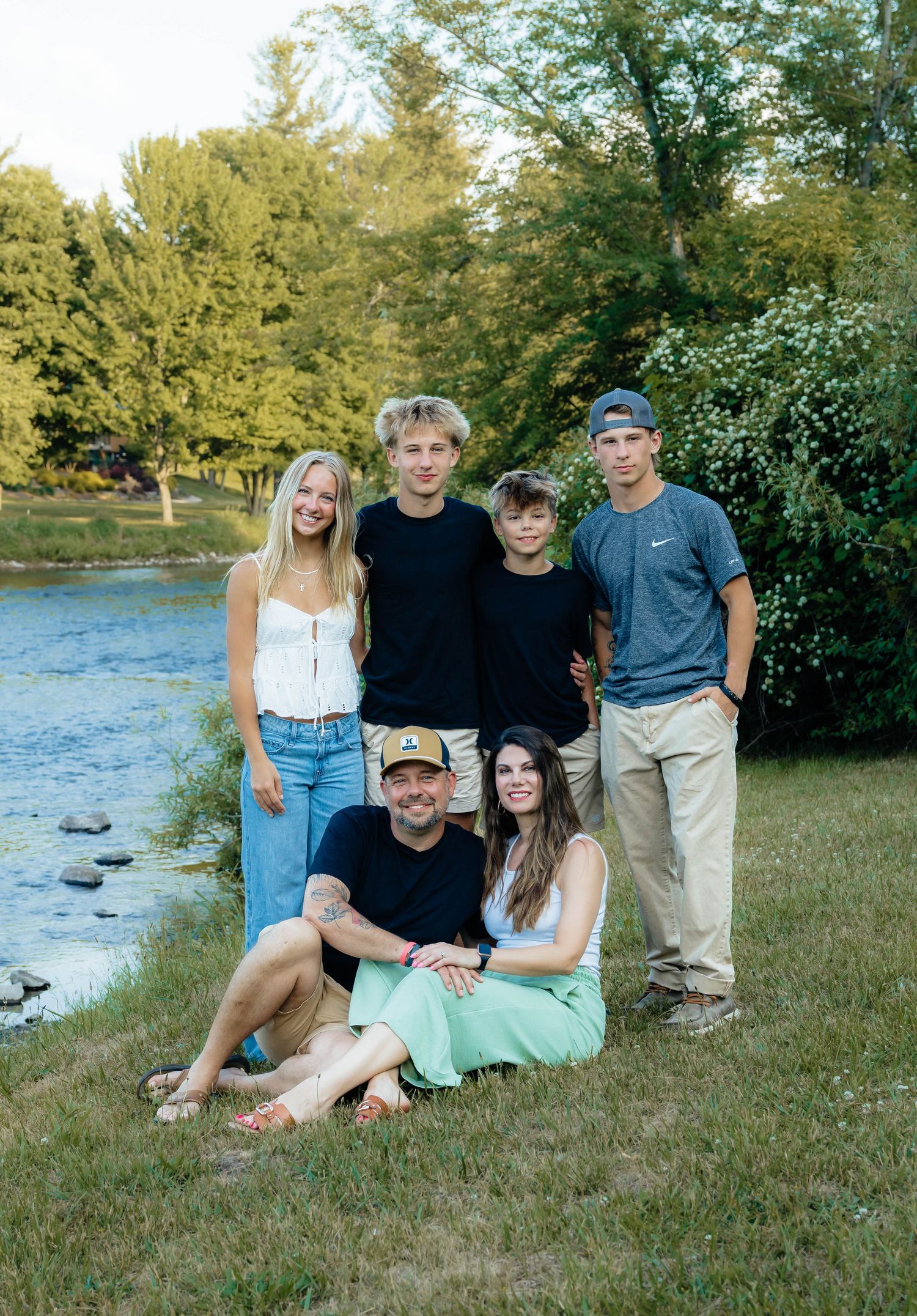 Large Family photos outdoor river
Older children
West michigan 
big rapids mi area
Photo by: Lydia Rae Photography