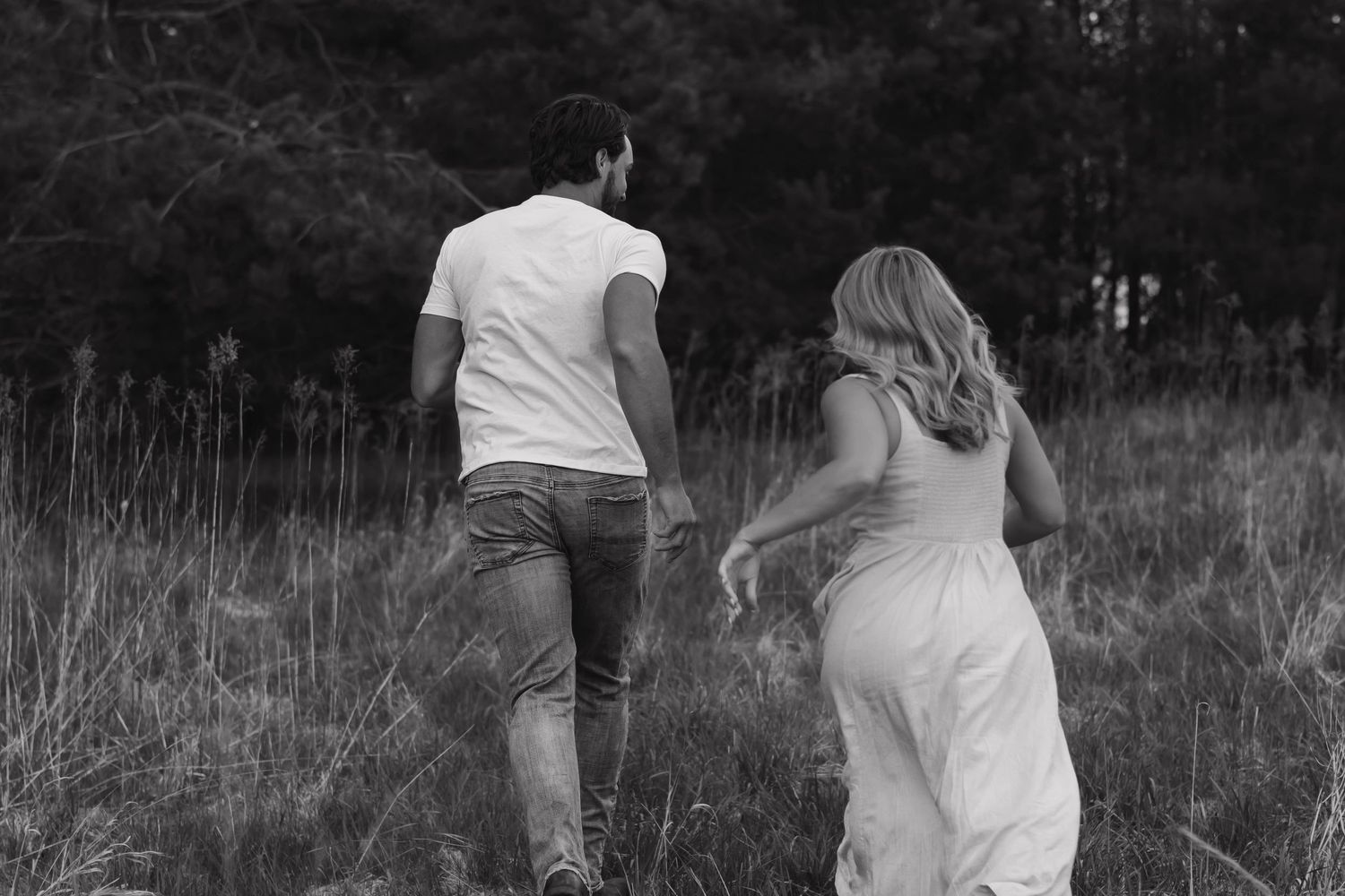 Outdoor Couples Photos inspiration poses
True to color 
west michigan
Big Rapids, MI 
Photo by: Lydia Rae Photography
