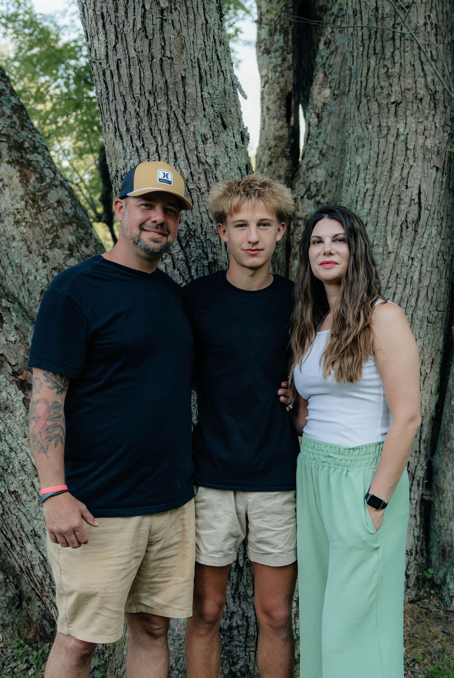 Large Family photos outdoor river
Older children
West michigan 
big rapids mi area
Photo by: Lydia Rae Photography