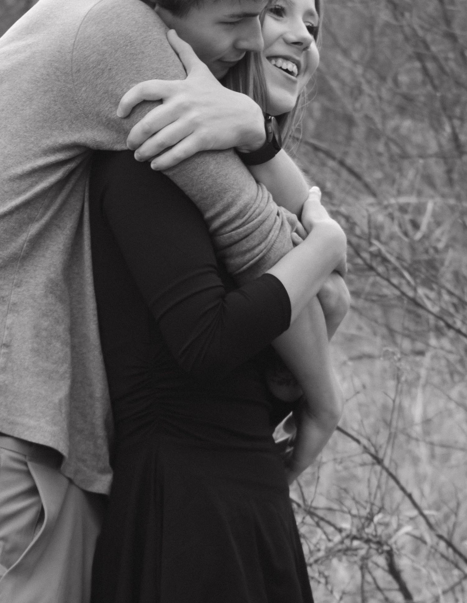 Outdoor Couples Photos inspiration poses
True to color 
west michigan
Big Rapids, MI 
Photo by: Lydia Rae Photography