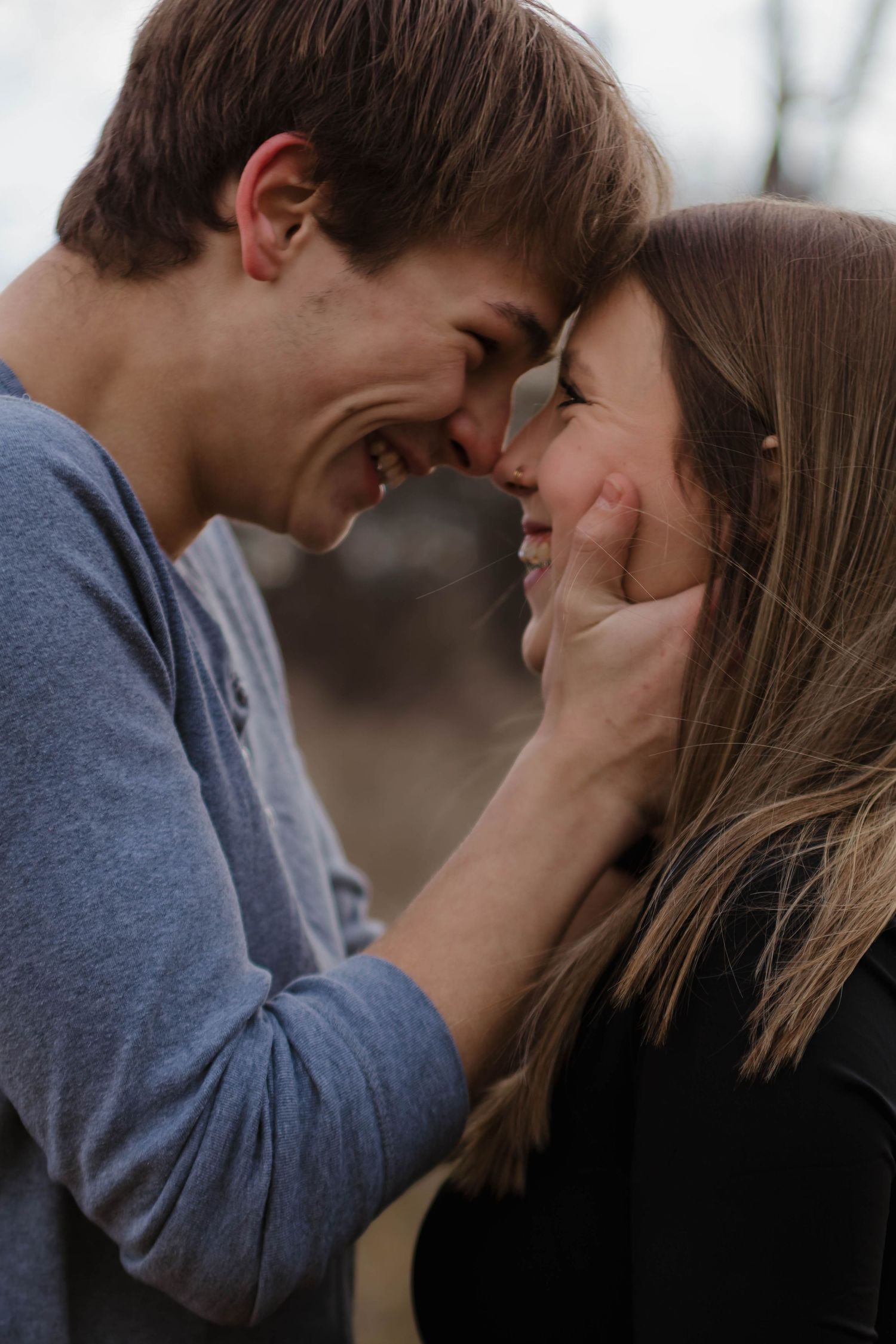 Outdoor Couples Photos inspiration poses
True to color 
west michigan
Big Rapids, MI 
Photo by: Lydia Rae Photography