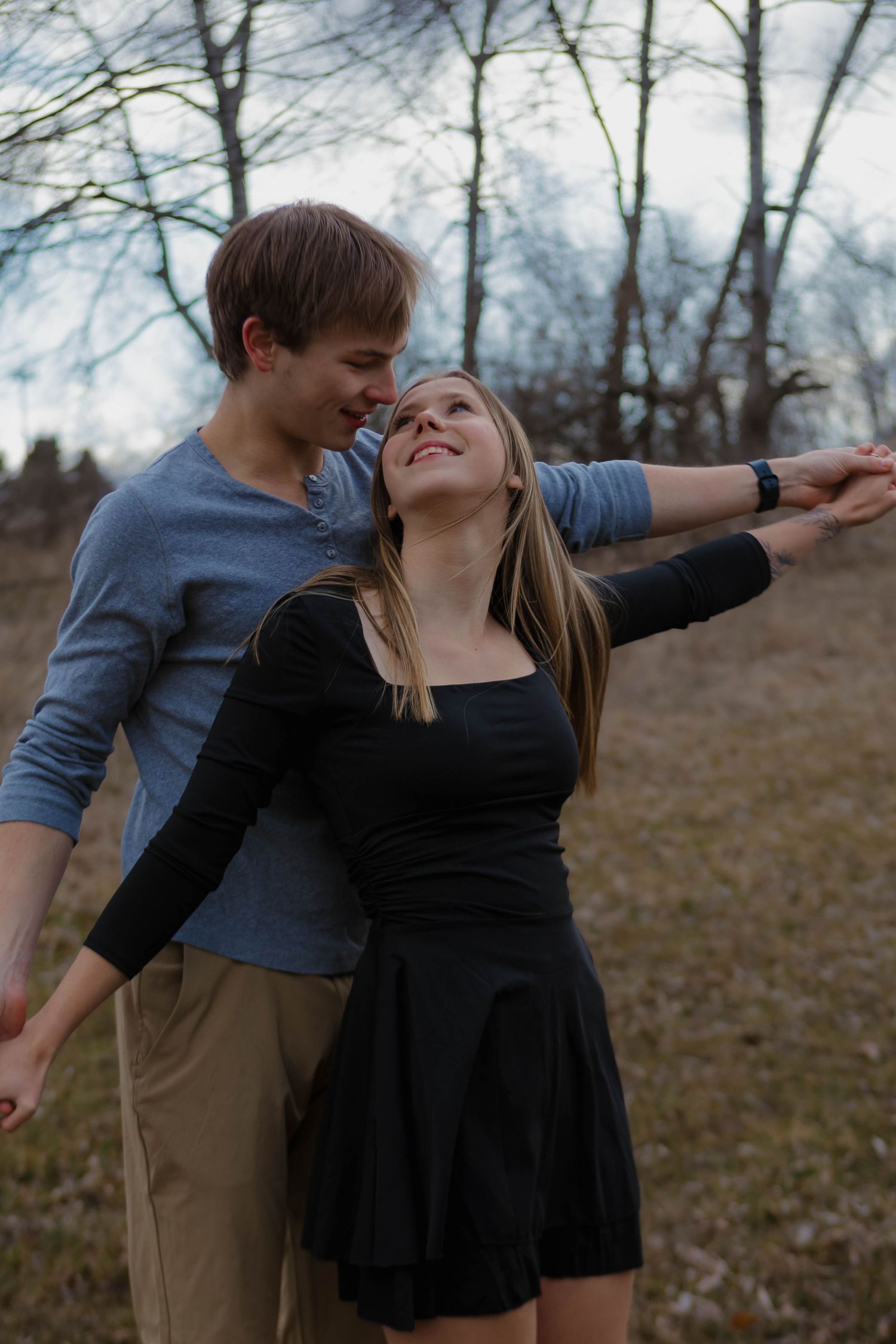 Outdoor Couples Photos inspiration poses
True to color 
west michigan
Big Rapids, MI 
Photo by: Lydia Rae Photography