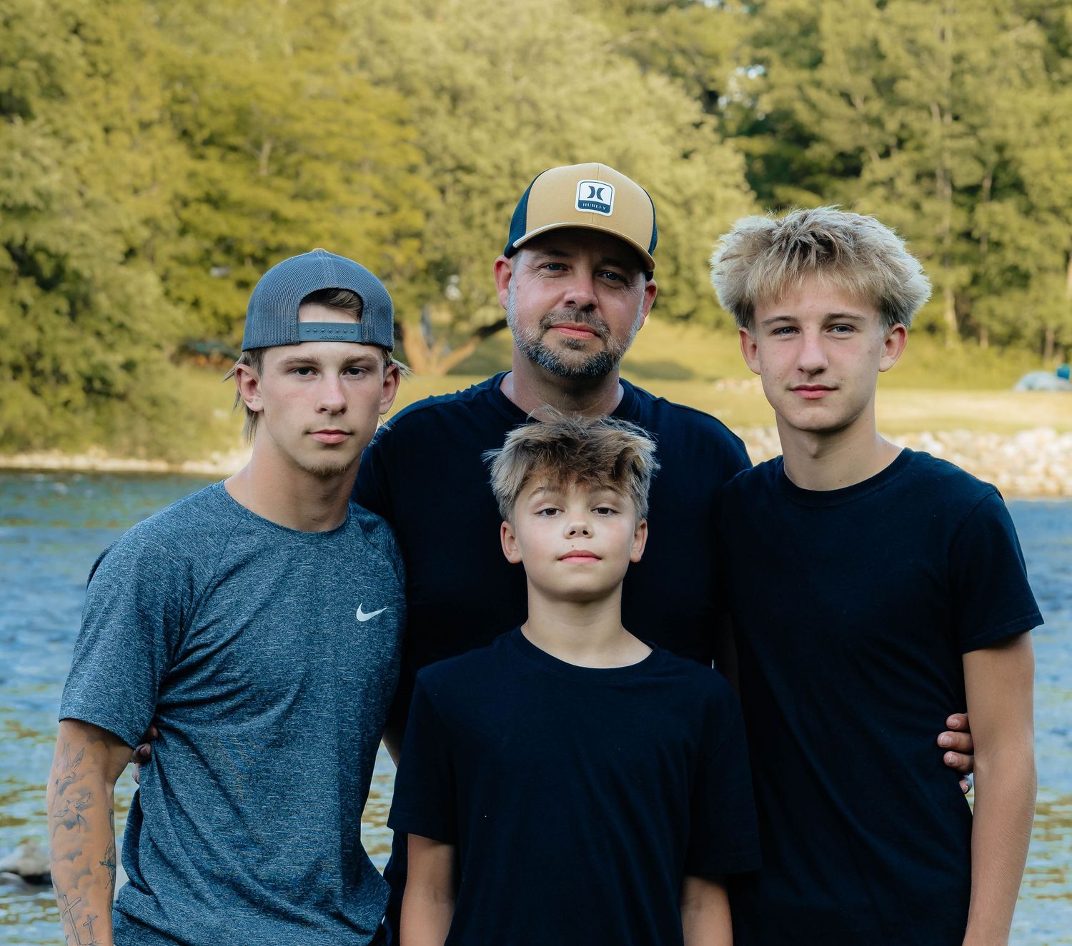 Large Family photos outdoor river
Older children
West michigan 
big rapids mi area
Photo by: Lydia Rae Photography