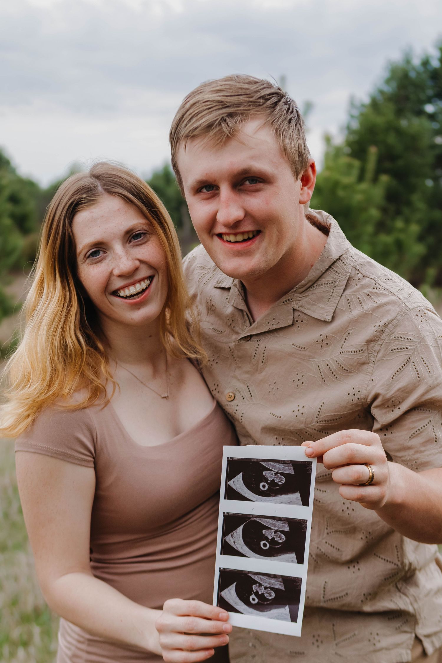 Outdoor Maternity/Pregnancy announcement photos
 inspiration poses
west michigan photographer
Big Rapids MI
Photo By: Lydia Rae Photography