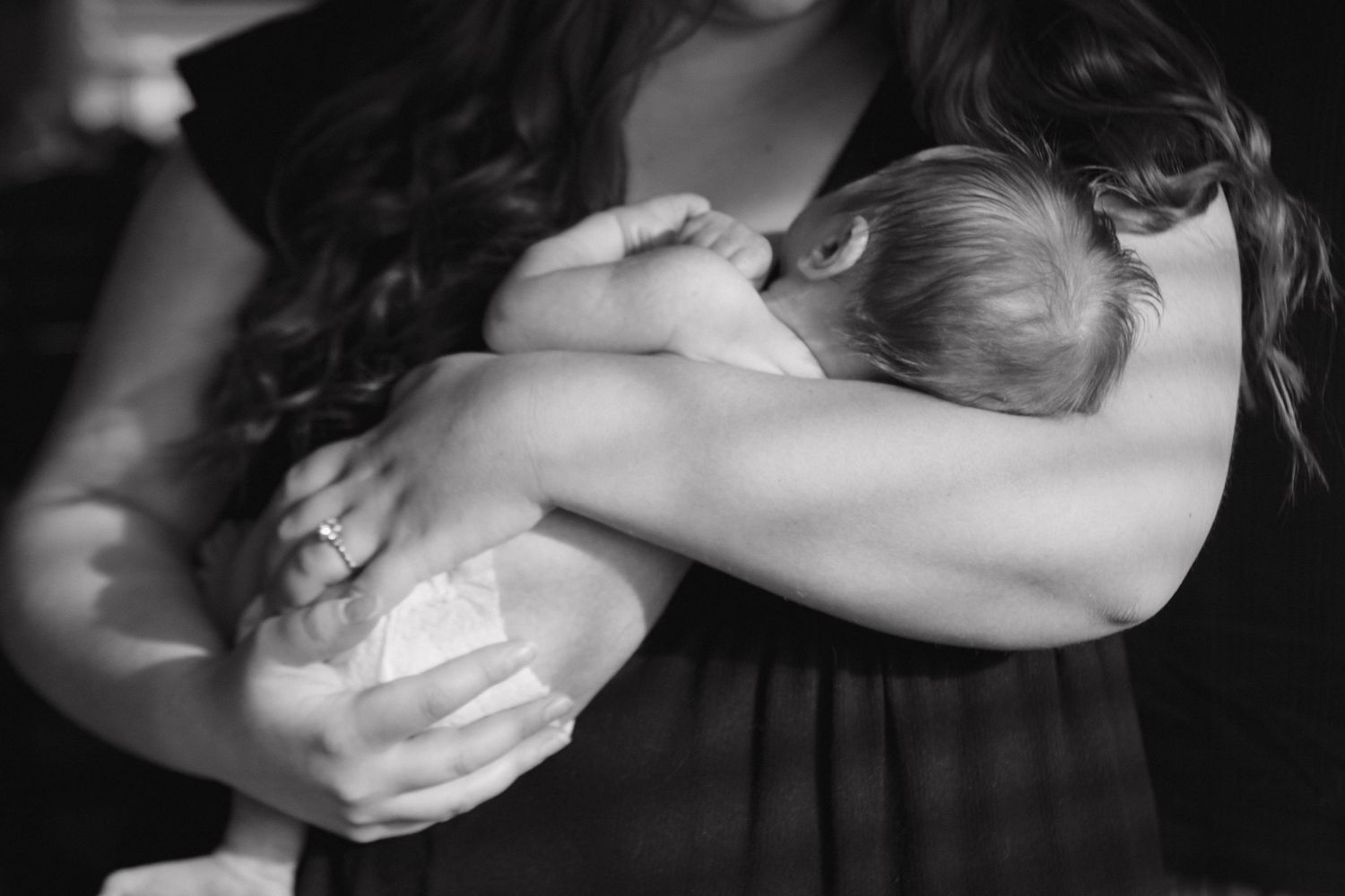 Lifestyle newborn photos
indoor inspiration poses
west michigan photographer
Photo By: Lydia Rae Photography