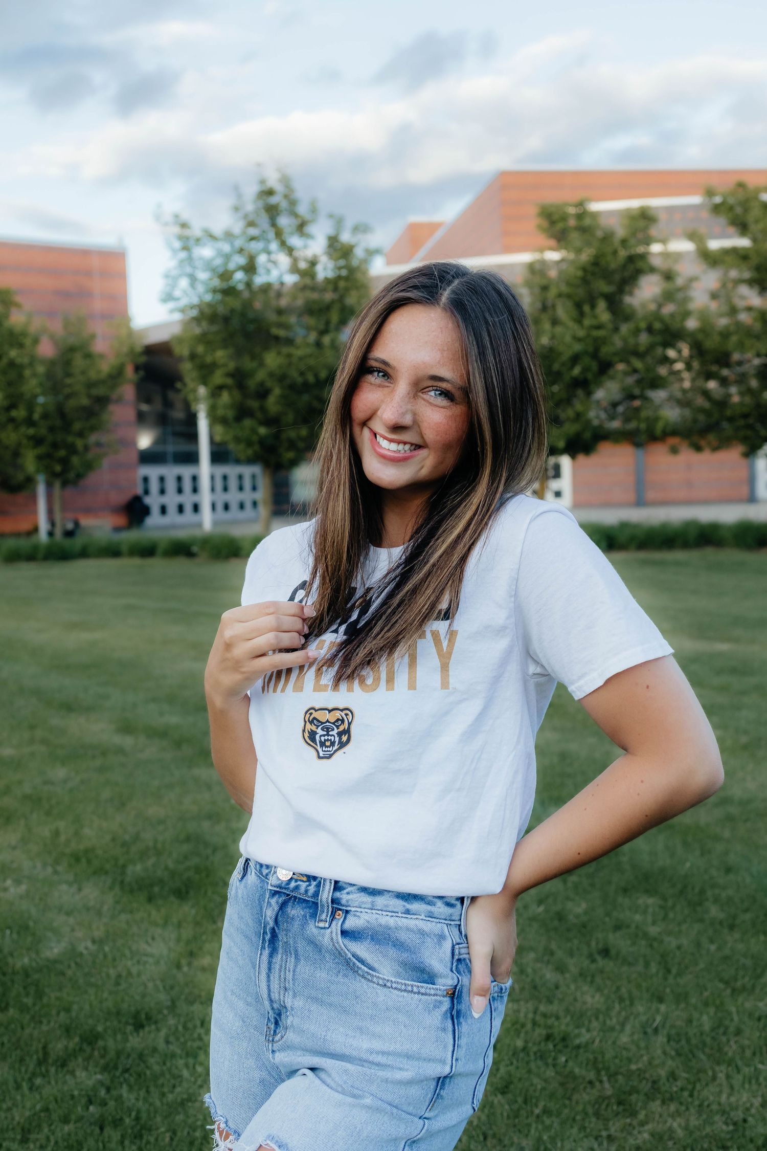 Senior girl grad photos
Cap and gown ideas
West michigan 
big rapids mi area
Photo by: Lydia Rae Photography