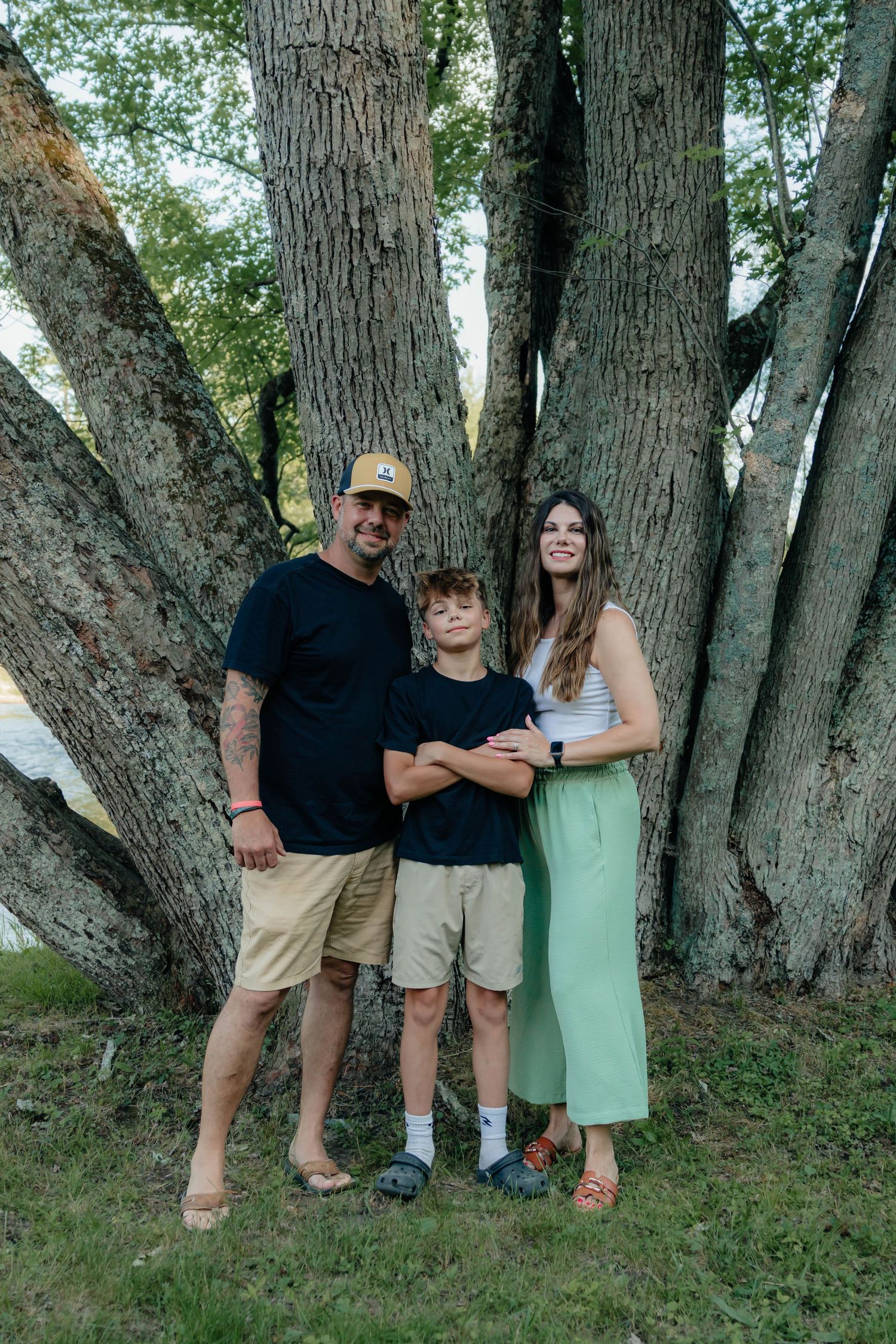 Large Family photos outdoor river
Older children
West michigan 
big rapids mi area
Photo by: Lydia Rae Photography
