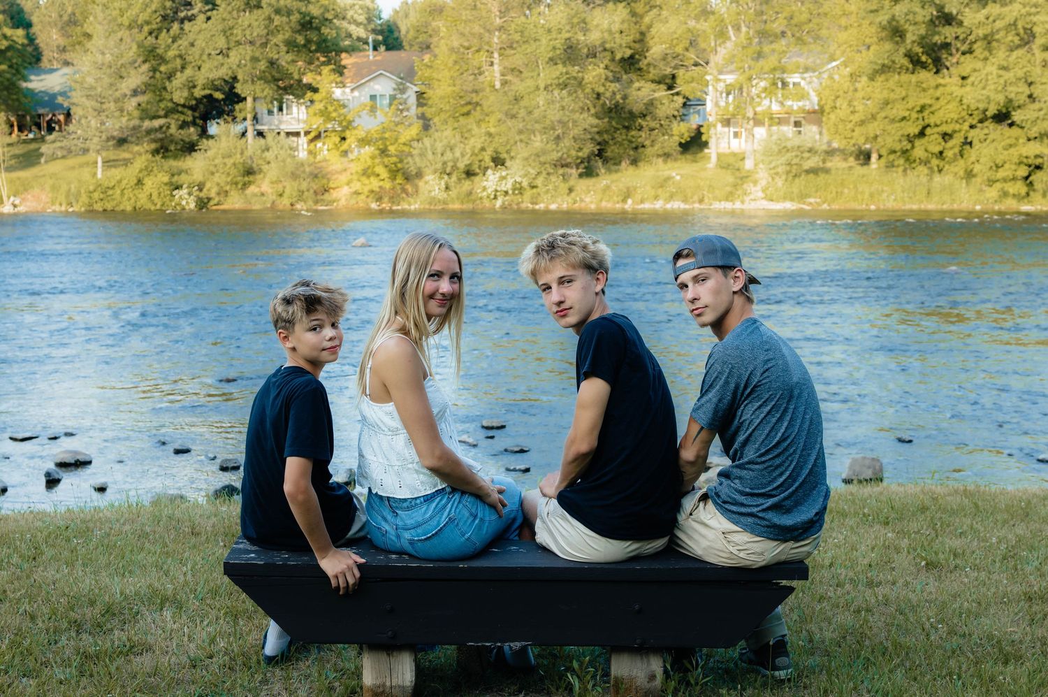 Large Family photos outdoor river
Older children
West michigan 
big rapids mi area
Photo by: Lydia Rae Photography