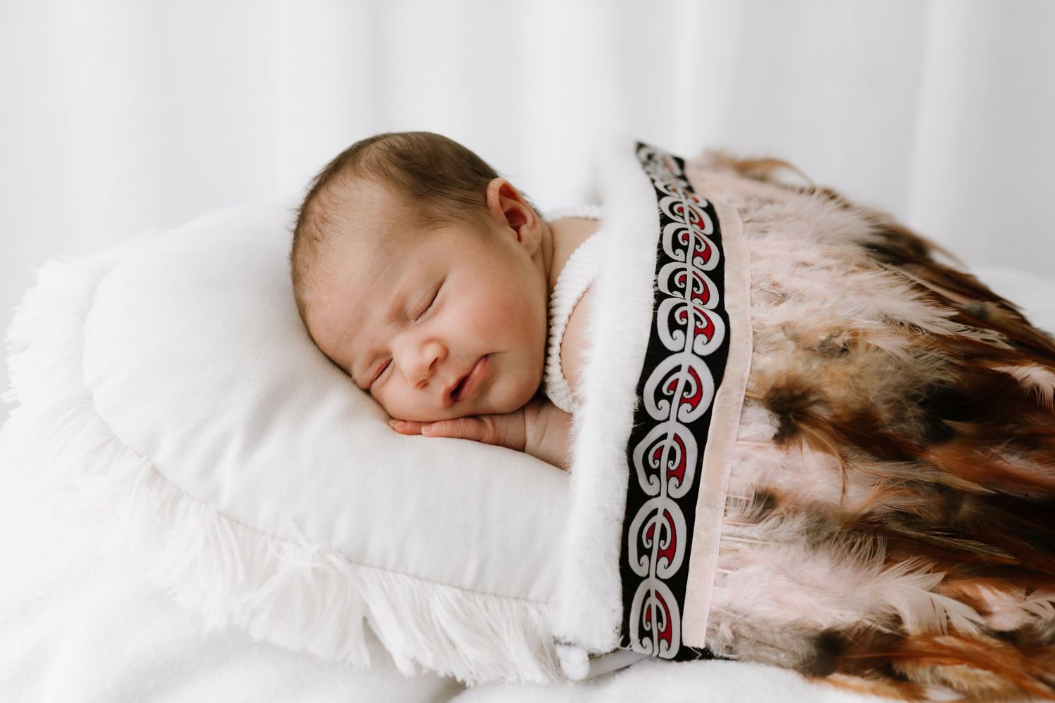 Minimalist studio newborn photography in Torbay. A clean and modern baby-led session by Little Wild Ones, Auckland.