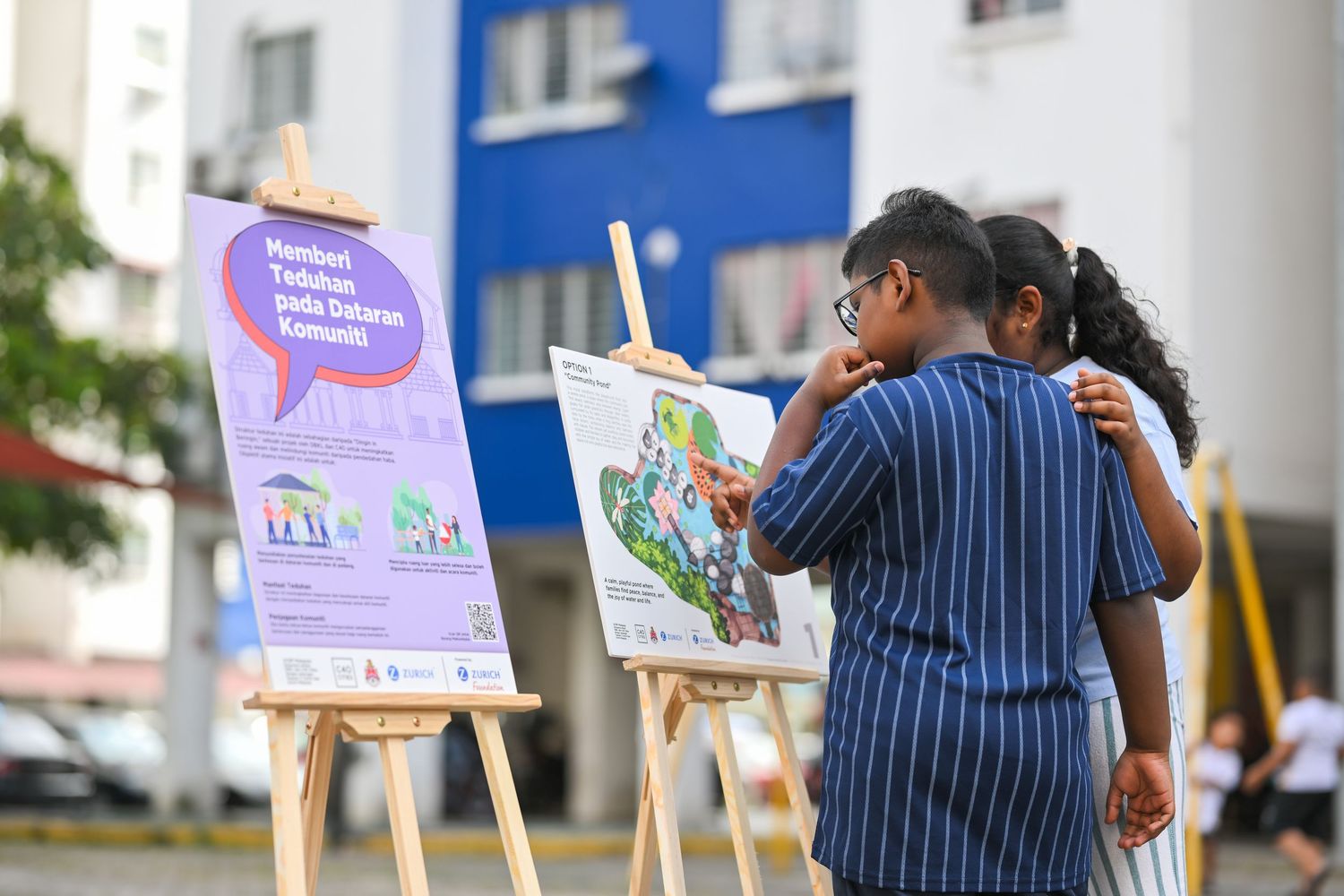 Kid reading a map in an event