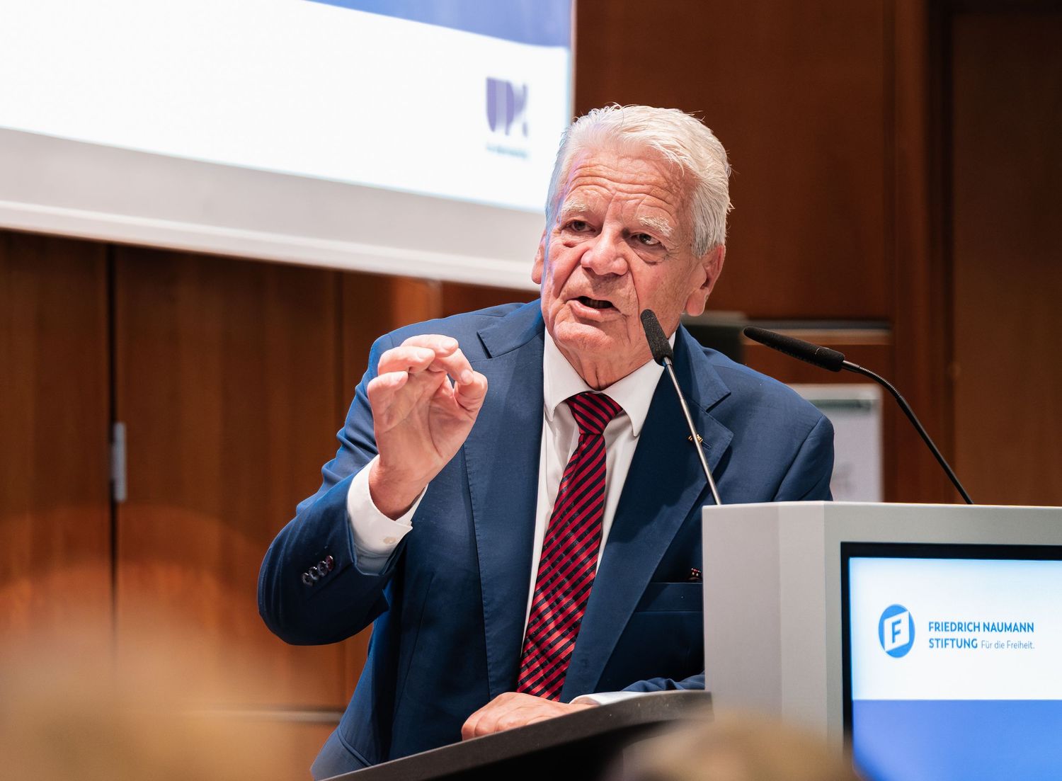 Joachim Gauck in Rostock auf dem Arno-Esch-Symposium