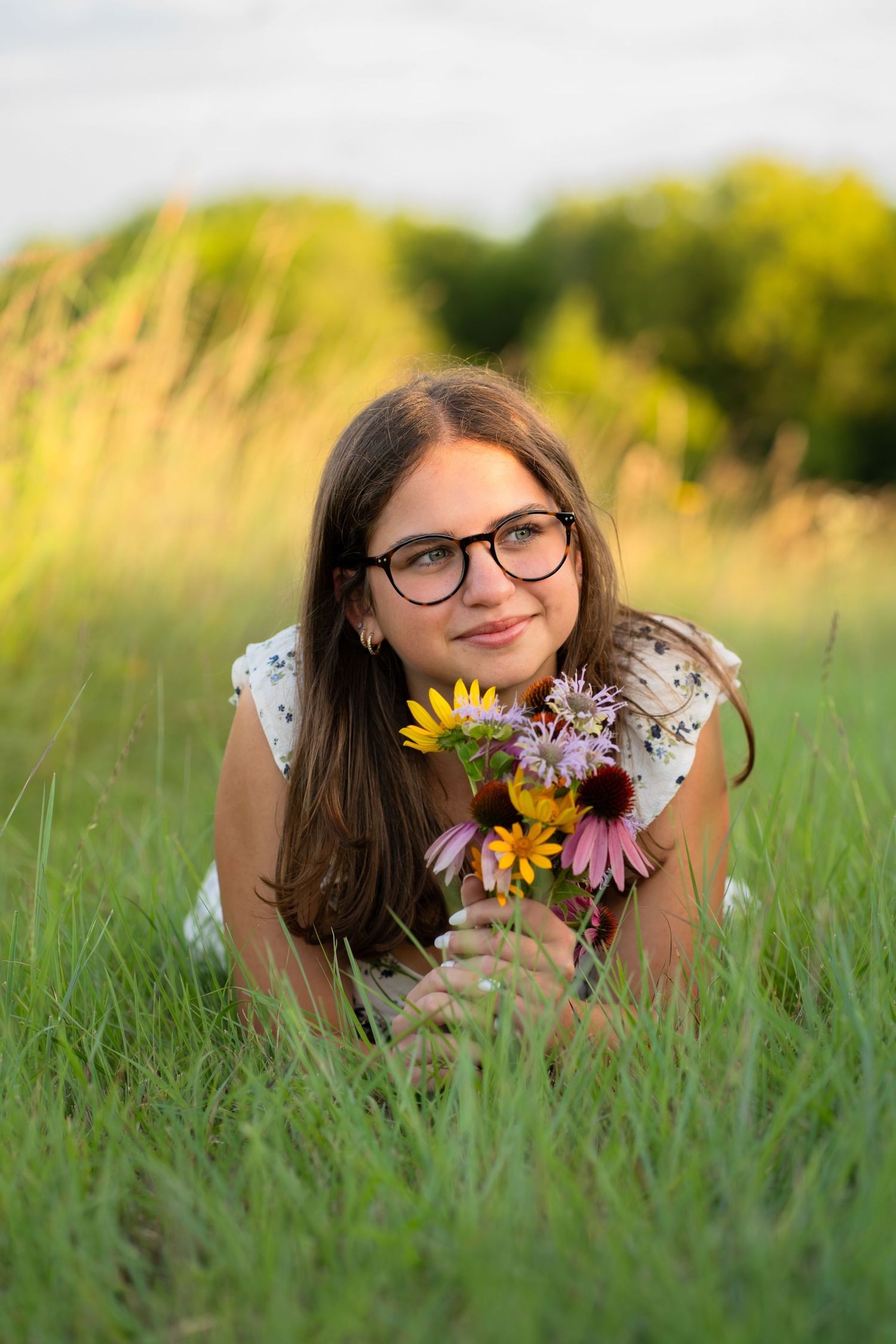 Wildflower Senior photography West Bend Wisconsin Best senior photographer in Washington County Wisconsin Flowers Field Senior girl