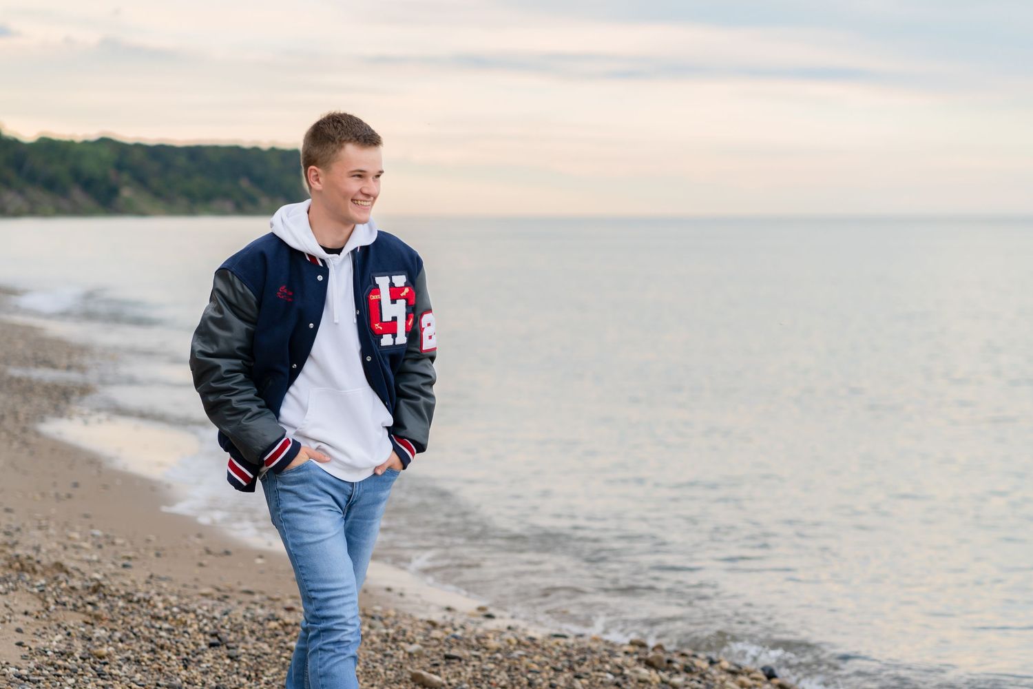 Grant Park, Lake Michigan, Milwaukee Wisconsin Senior Portraits, beach senior photography wisconsin, senior inspo, seven bridges