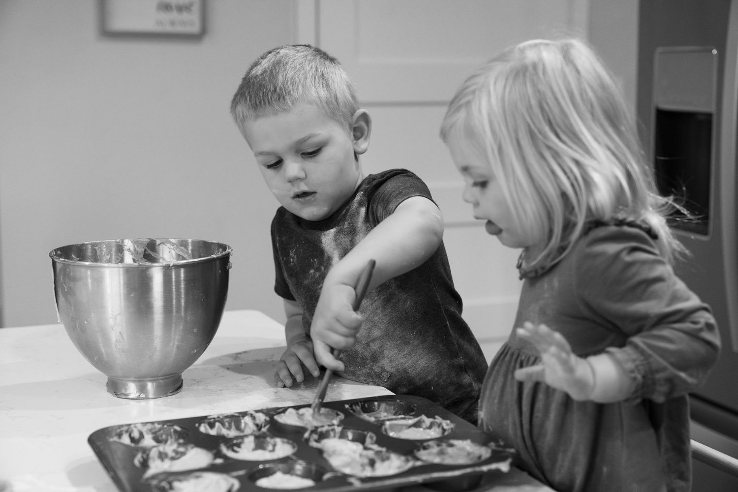 Lifestyle Family photography session in Kewaskum Wisconsin baking with children in the kitchen.