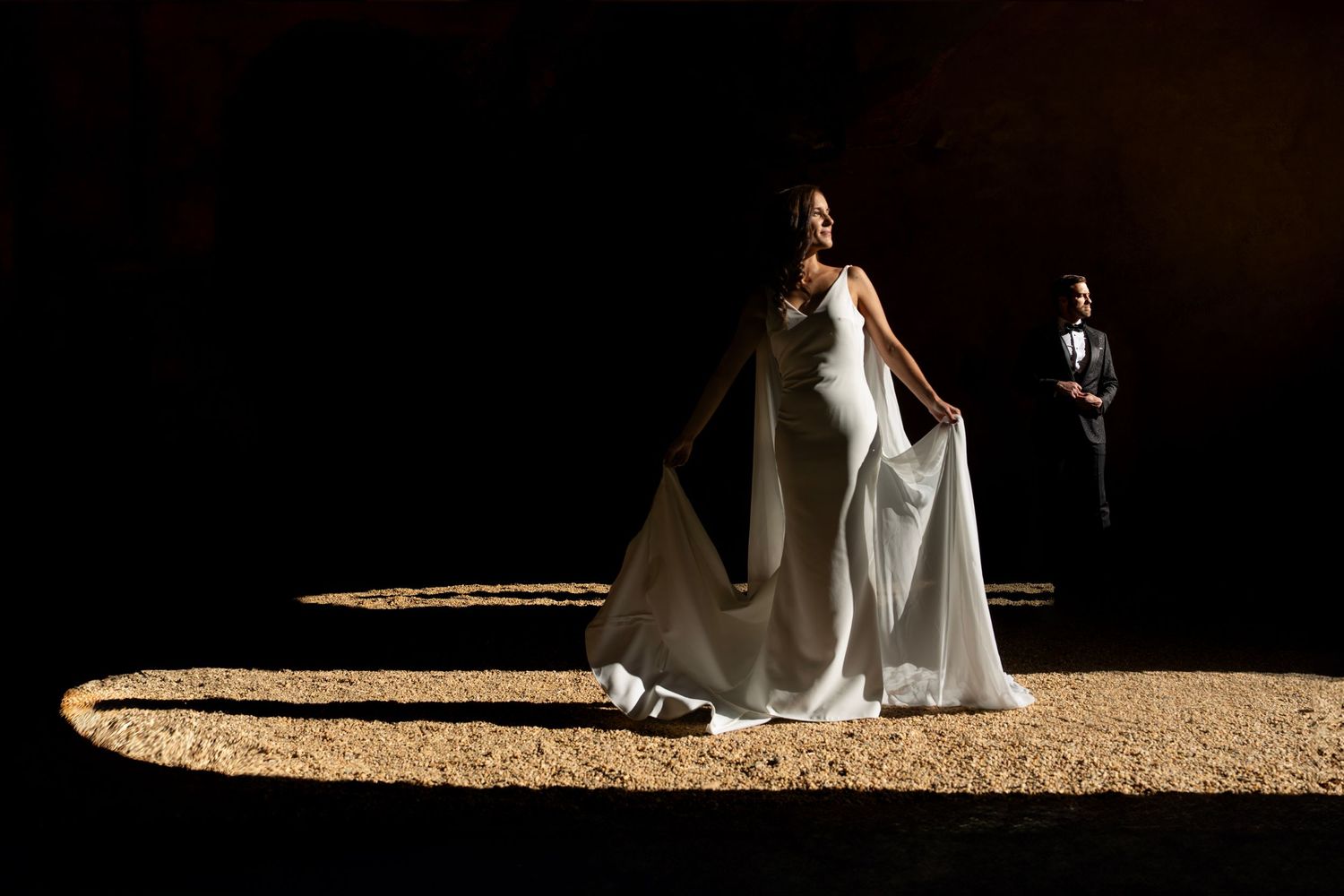 Postboda en un monasterio derruido