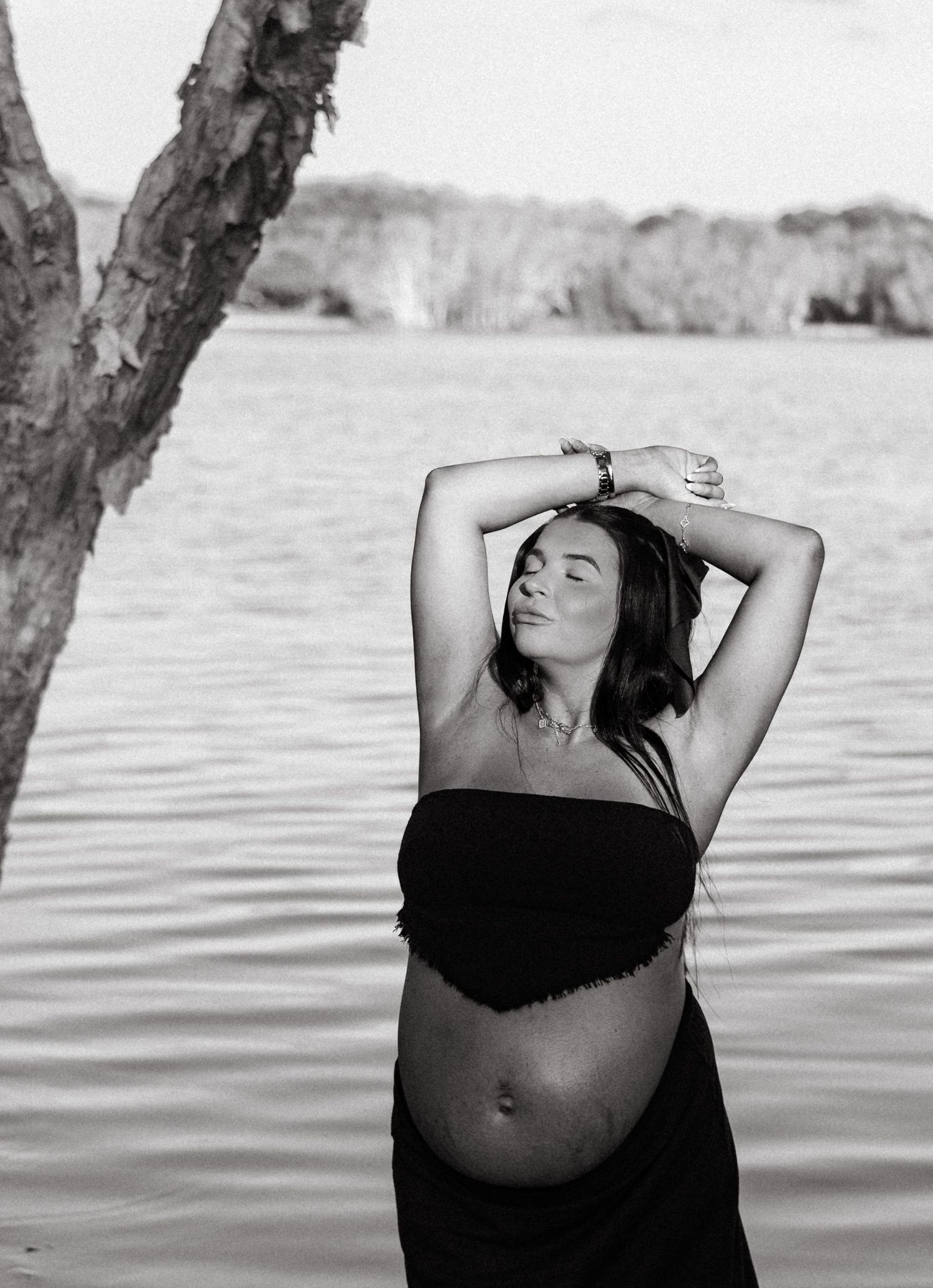 B&W Maternity Photo