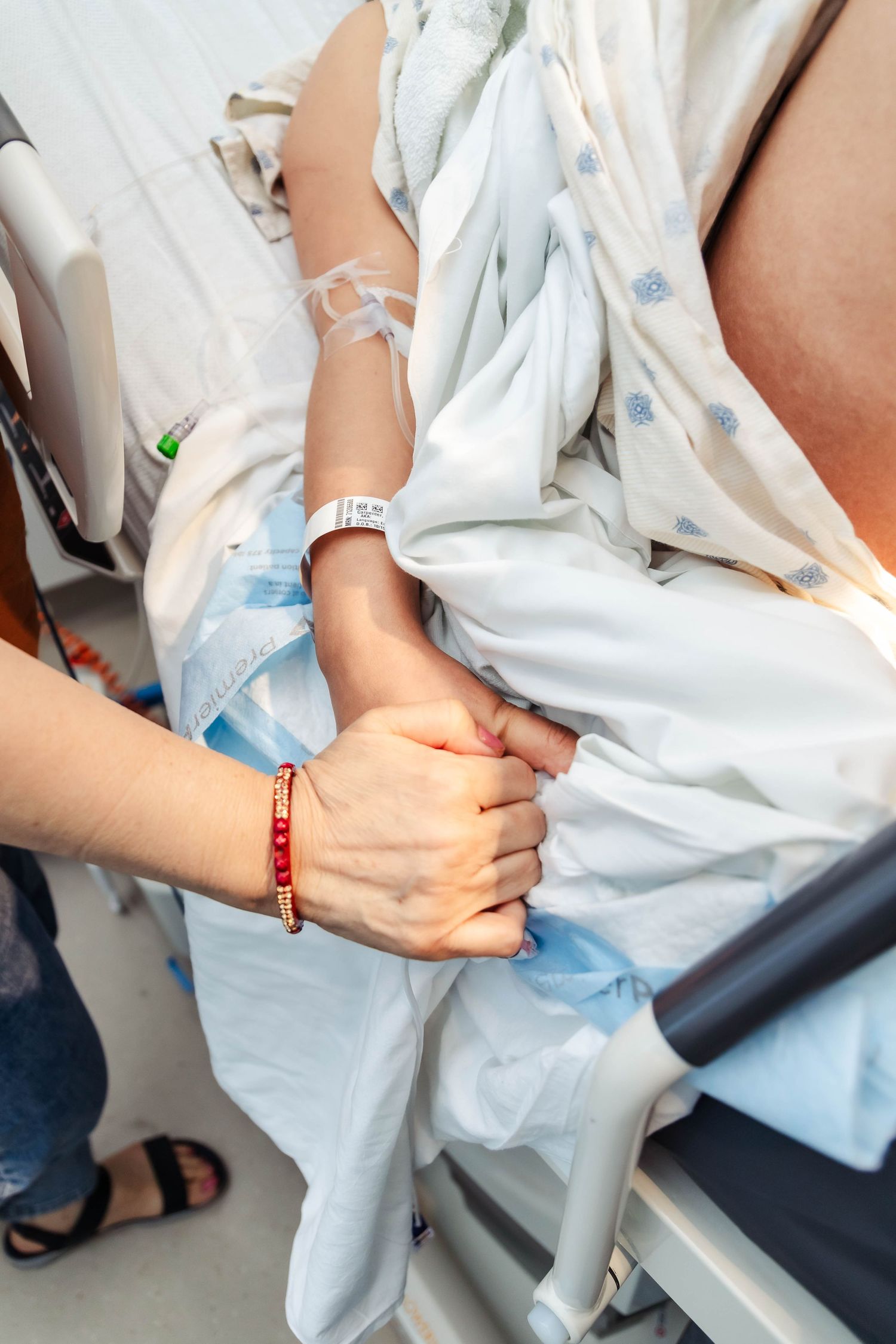 mother hold her daughters hand during her labor