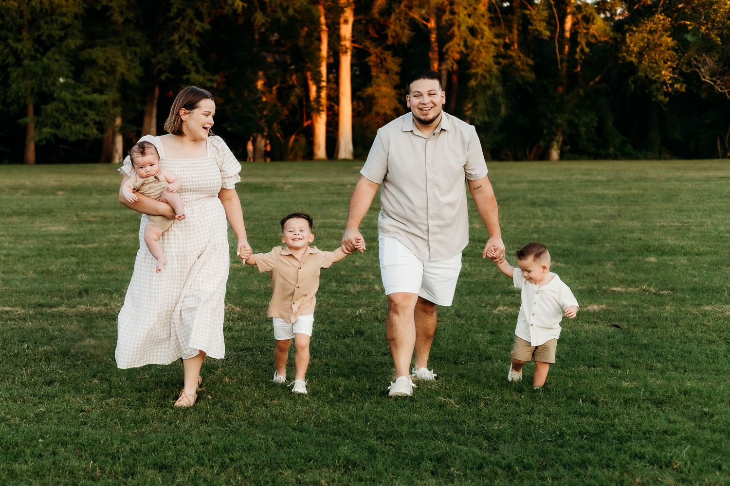 Family of 5 walks towards the camera during their photography session