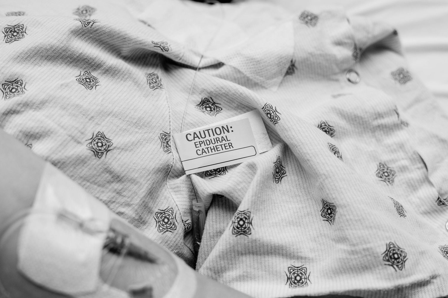 Epidural catheter warning label for medical professionals