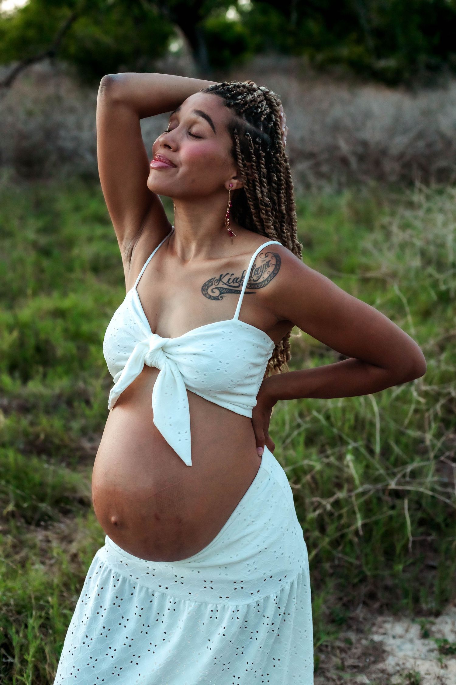 Pregnant mother poses like a goddess during maternity session