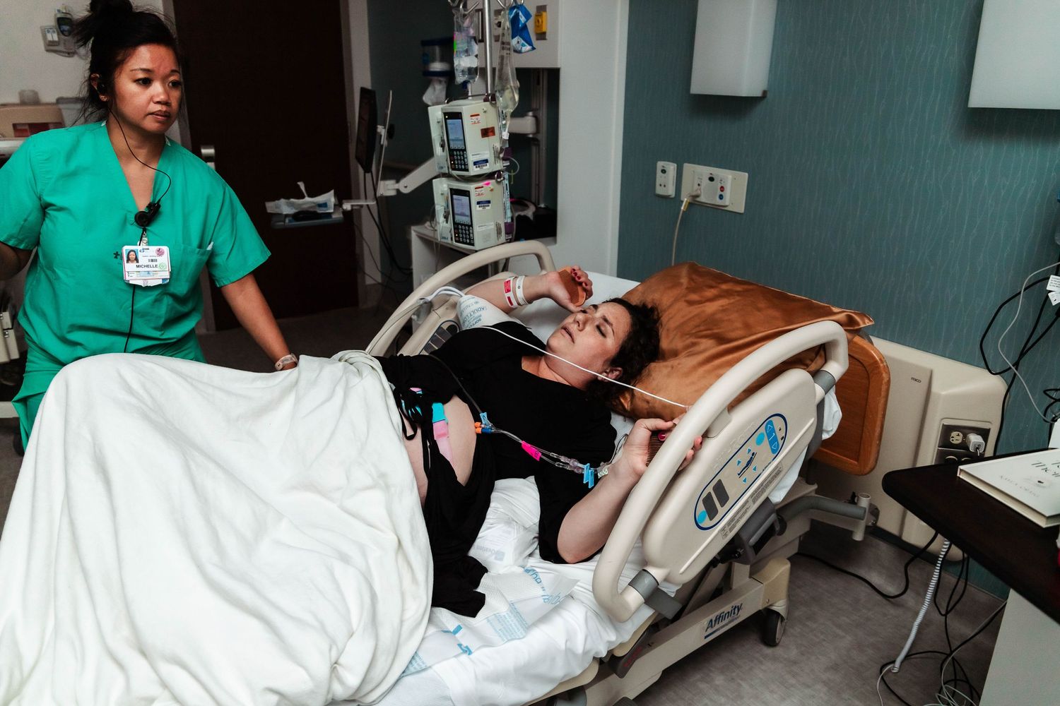 Laboring mother during transition unable to get comfortable
