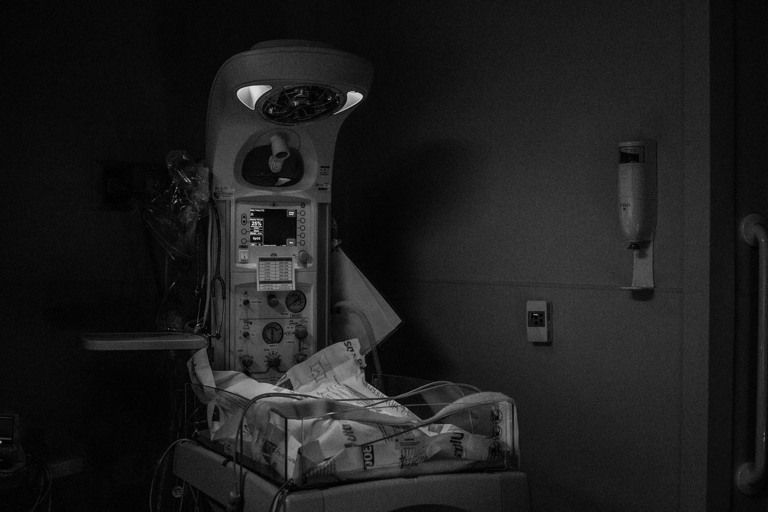Black and white image of a newborn warmer