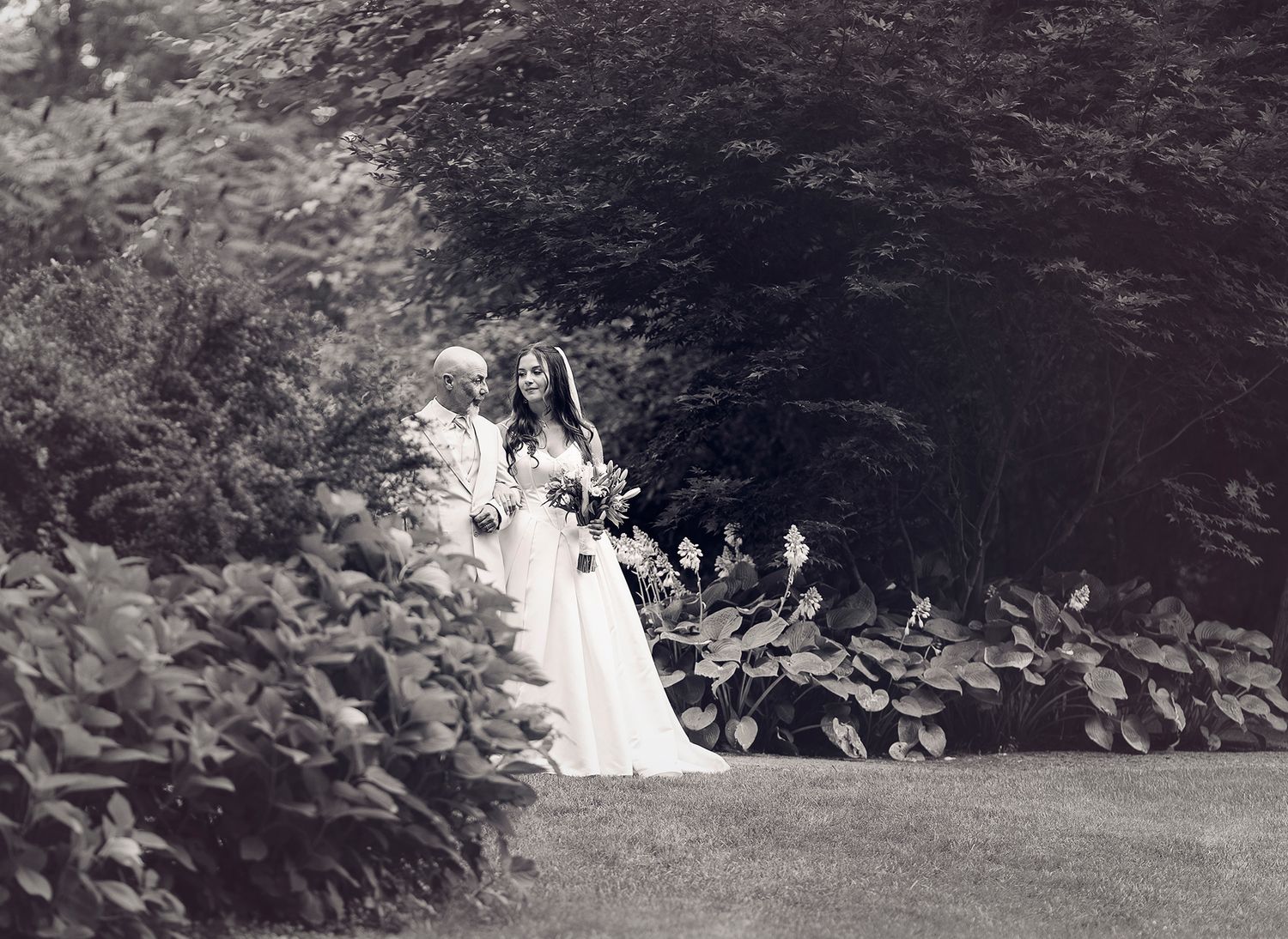 The Mansion of Saratoga wedding, bride and dad before walking down aisle for ceremony, black and white