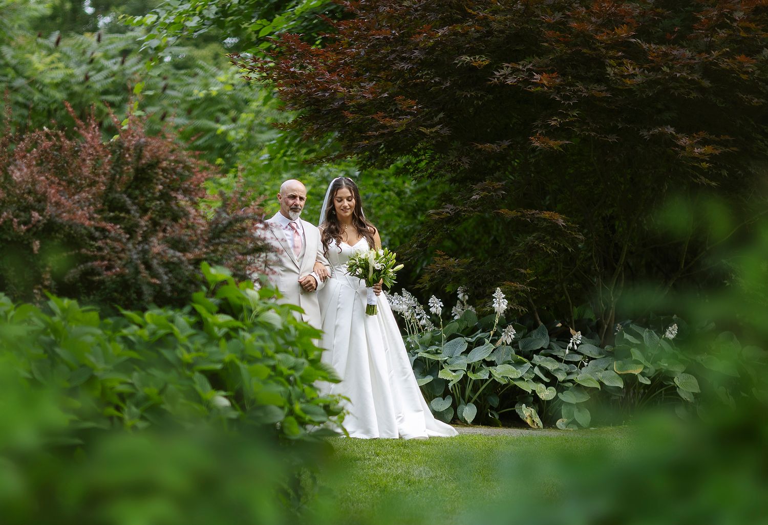 The Mansion of Saratoga wedding, bride and dad before walking down aisle for ceremony