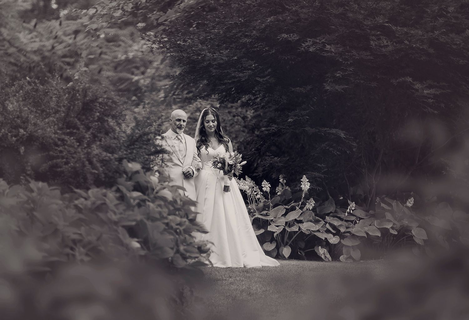 The Mansion of Saratoga wedding, bride and dad before walking down aisle for ceremony, black and white