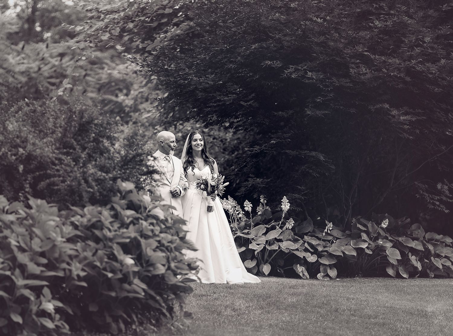 The Mansion of Saratoga wedding, bride and dad before walking down aisle for ceremony, black and white