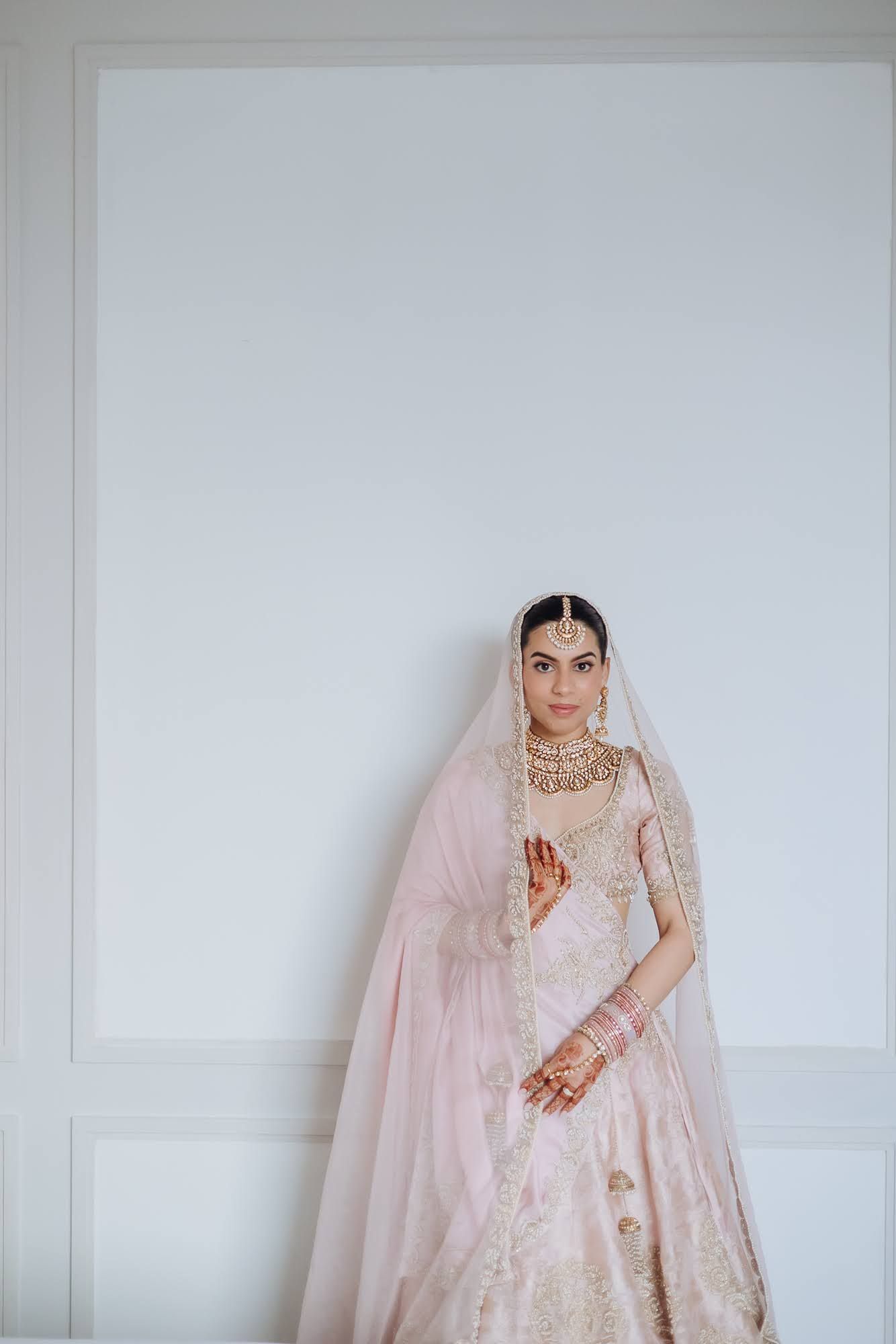 Bride Leah embracing a soft pastel bridal palette for her Punjabi wedding at Tivoli Chattarpur