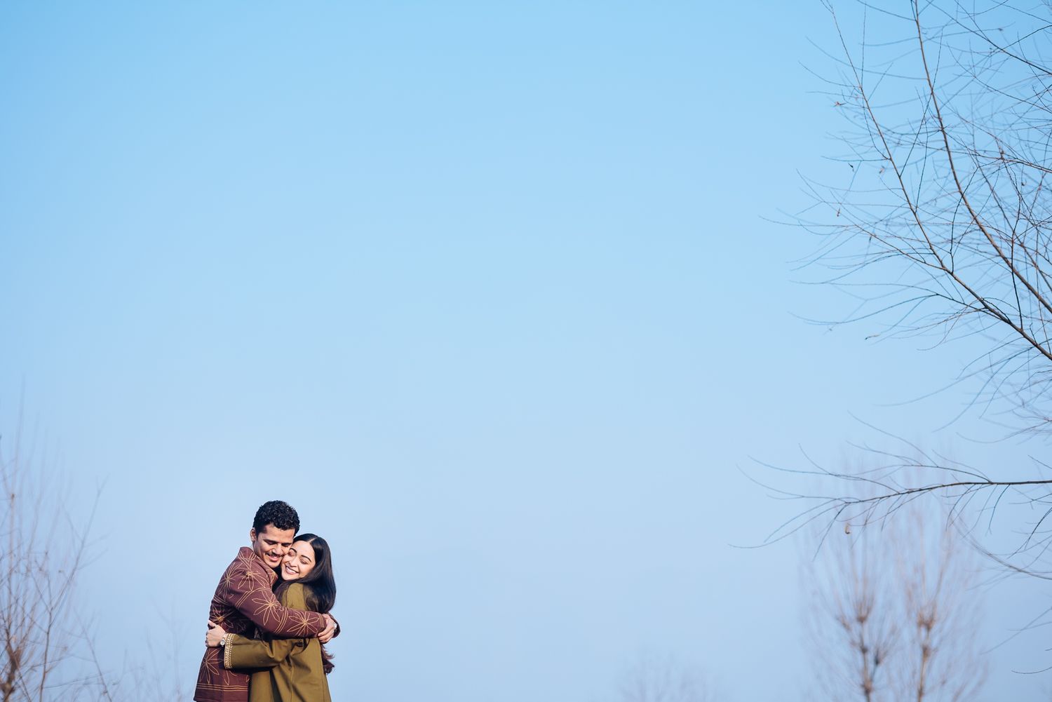 Natural fine-art pre-wedding photography with picturesque Kashmir valleys