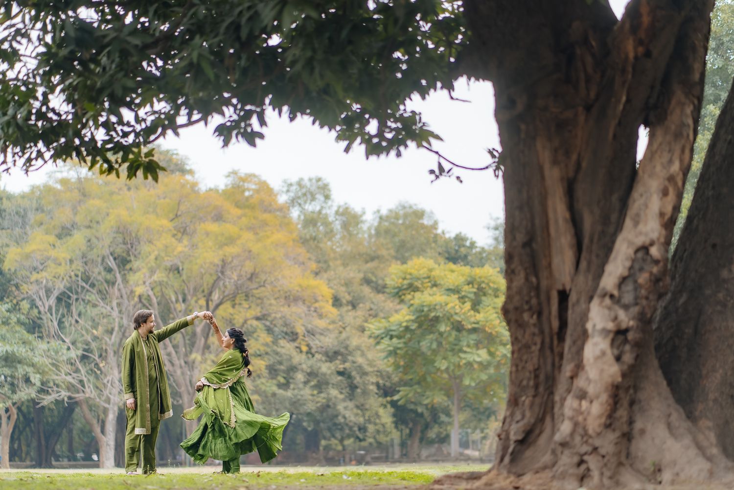 Storytelling wedding photograph and fine-art editorials capturing genuine emotions during the Mehendi ceremony in Chandigarh