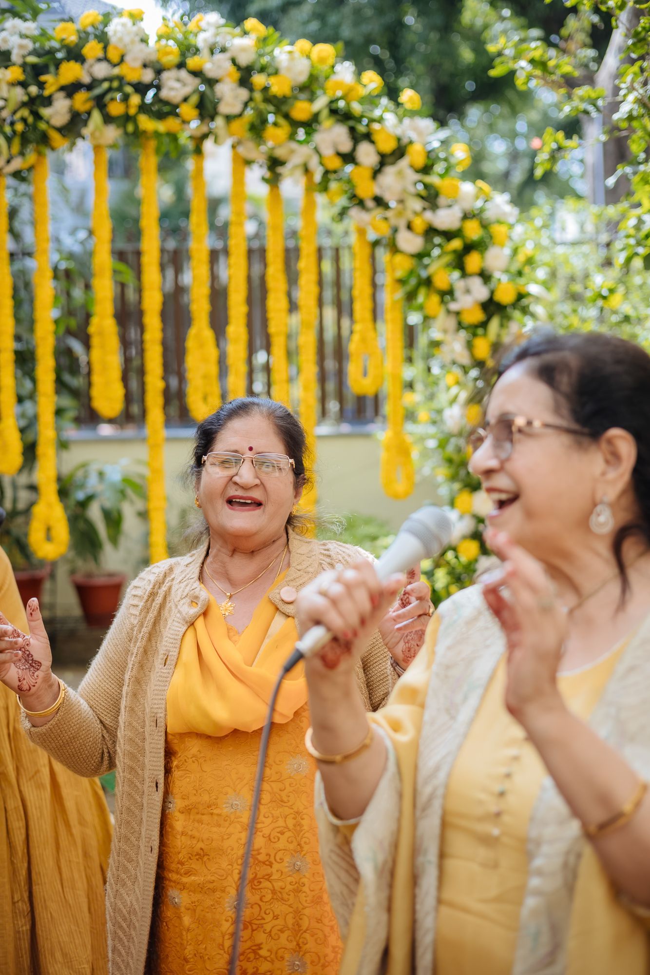 friends and family arriving for the Haldi celebration  for an Indo-Norwegian wedding of Mats and Itisha in Chandigarh