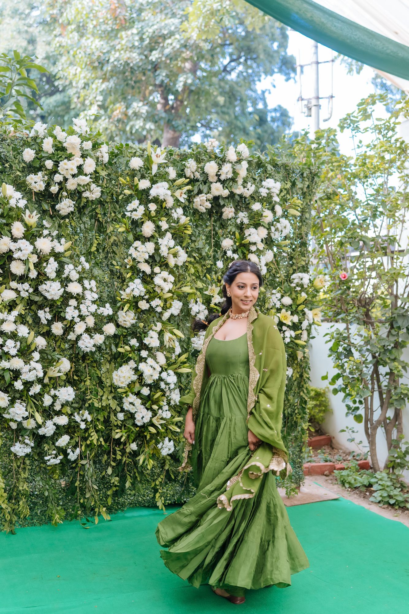 Beautiful bridal Mehendi design during an intimate Indo-Norwegian wedding