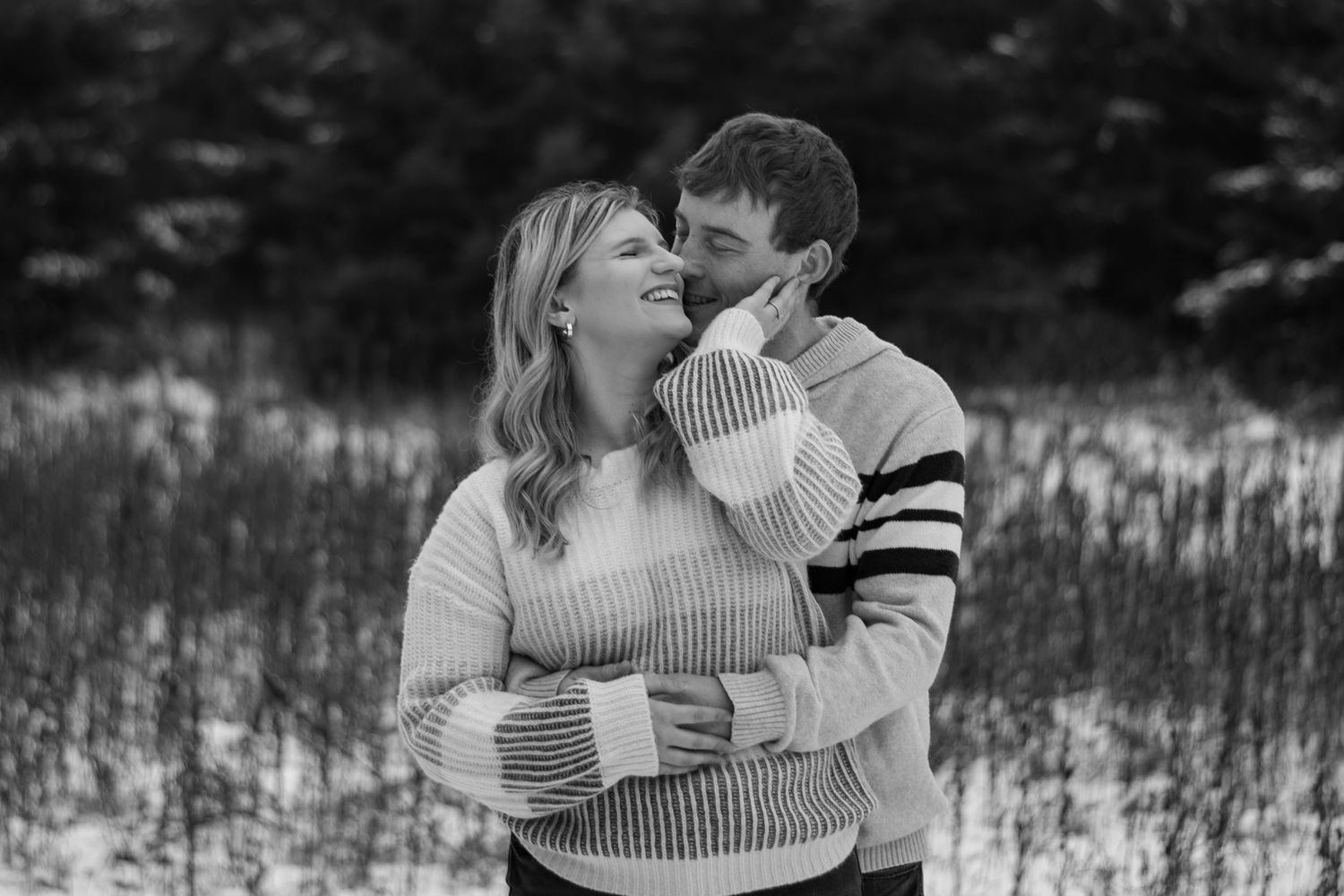 candid engagement session