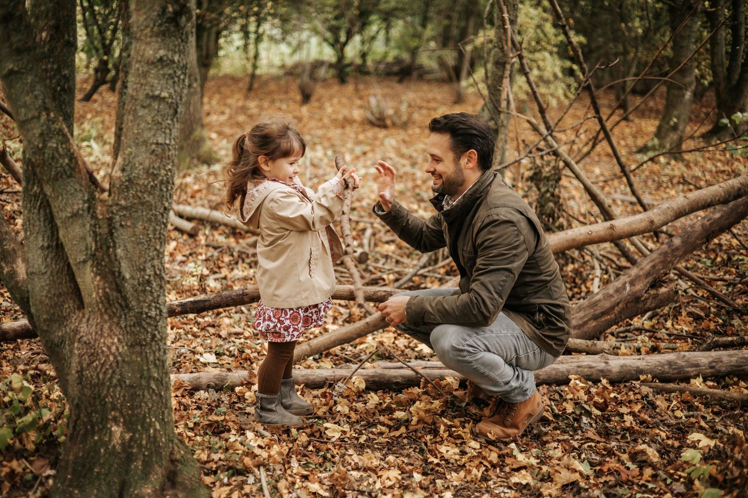 Autumn family photoshoot - Dad and daughter.
