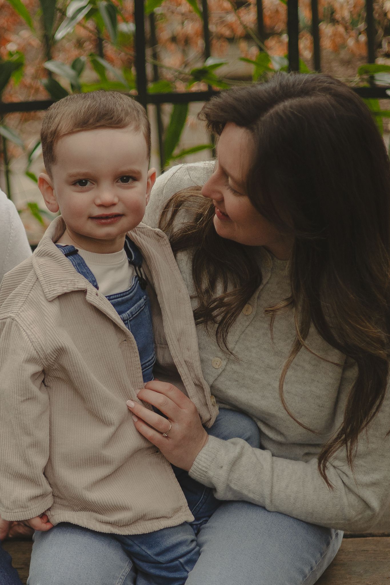 Outdoor family photoshoot in Telford.