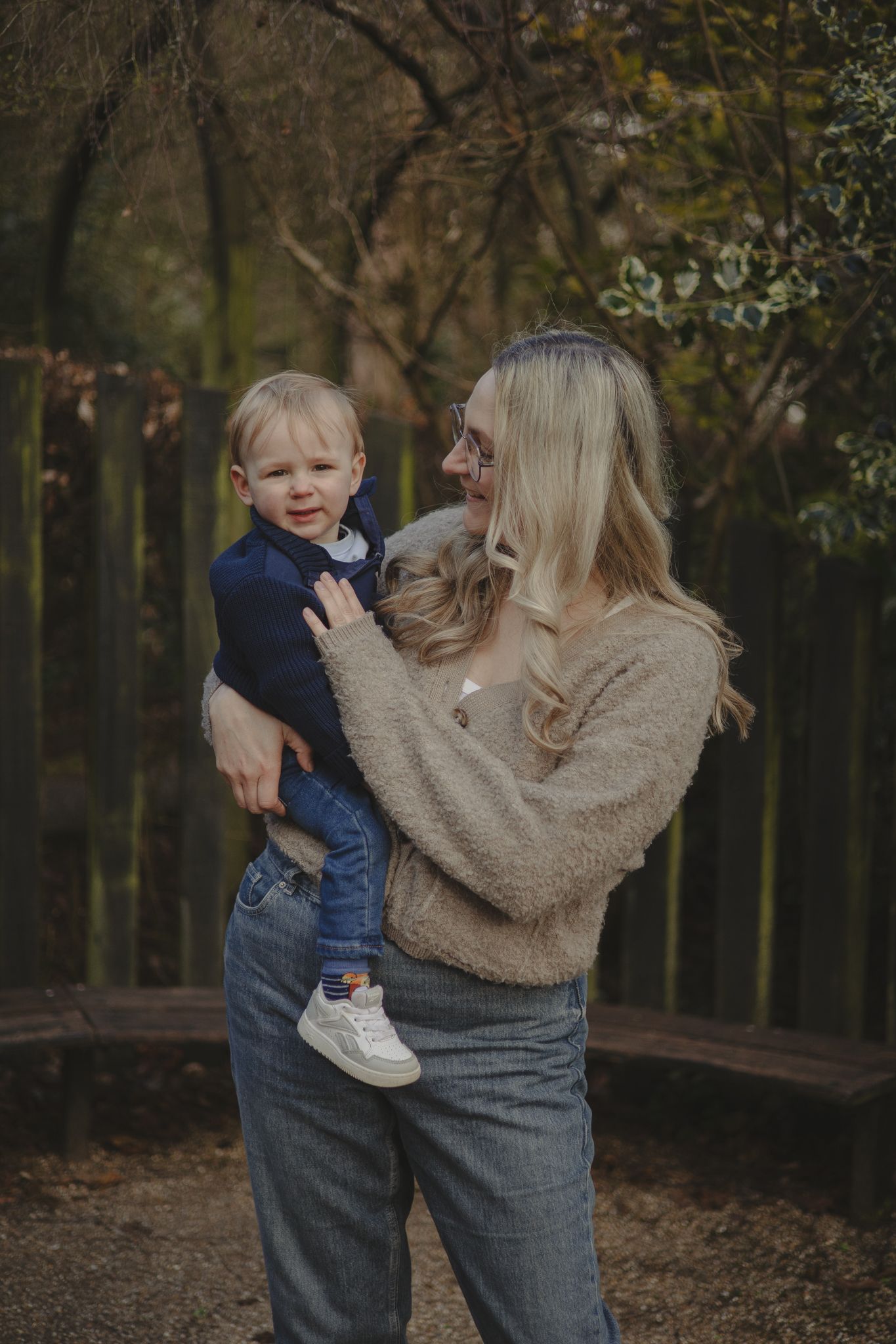 Outdoor family photoshoot in Telford.