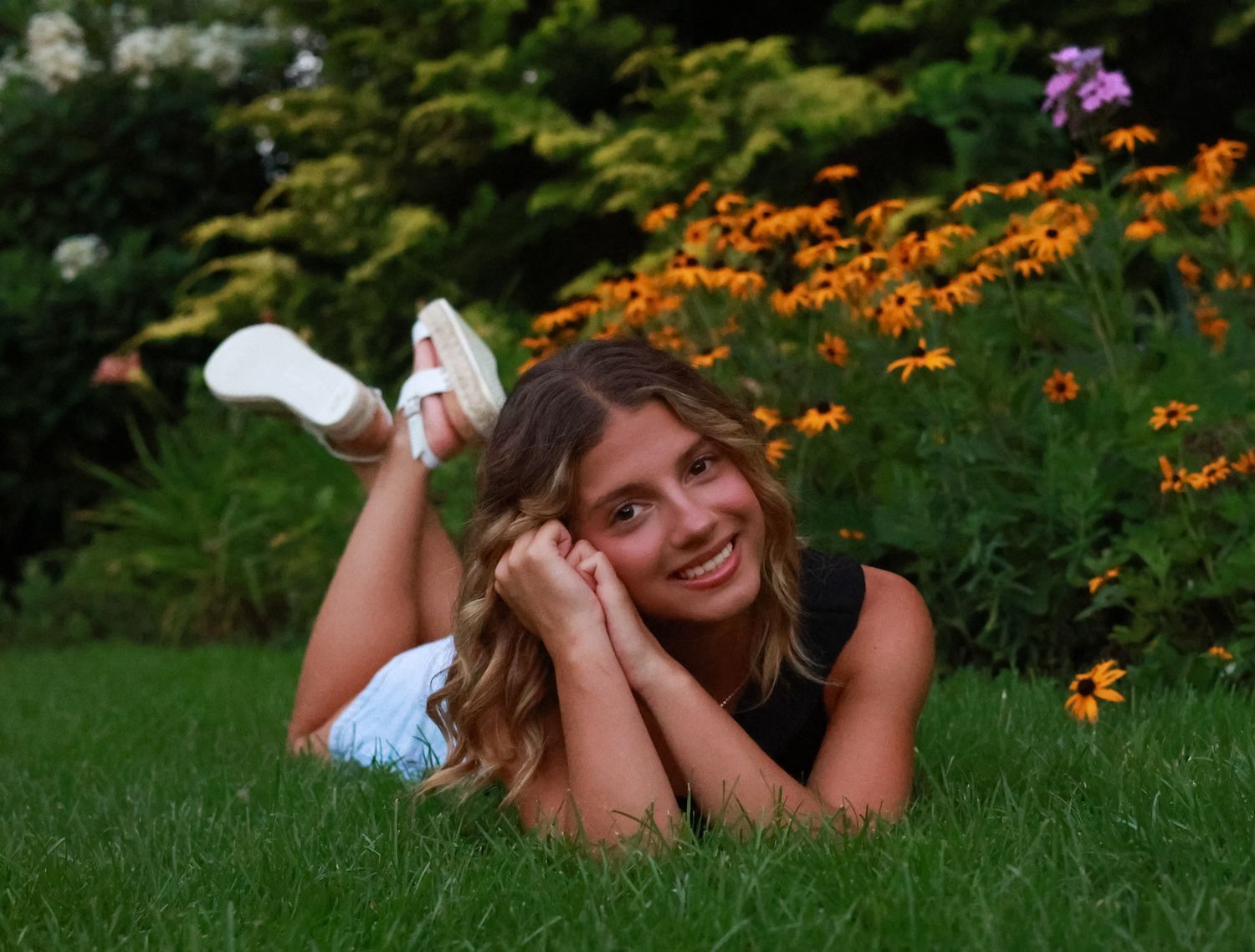 2026 senior portrait at Hamstra gardens
