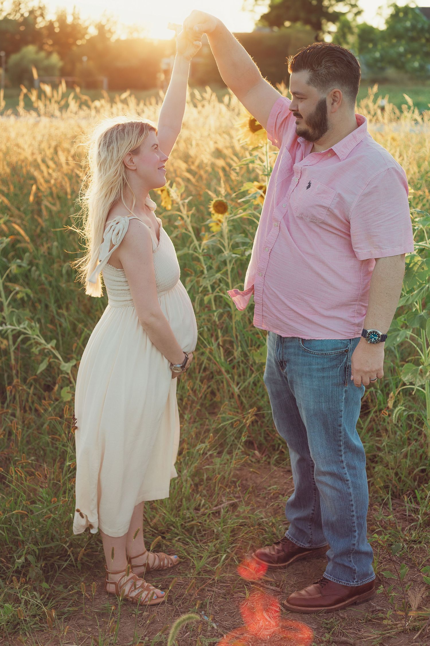 Couples dancing in Sunflowers Maternity Photographer