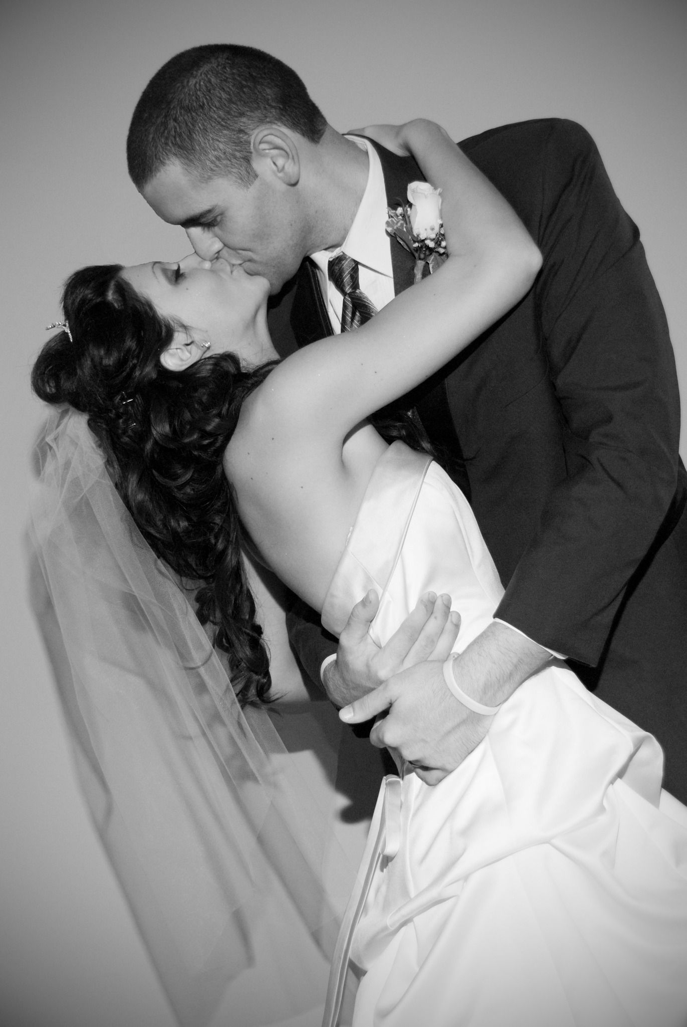 kissing couple in black and white