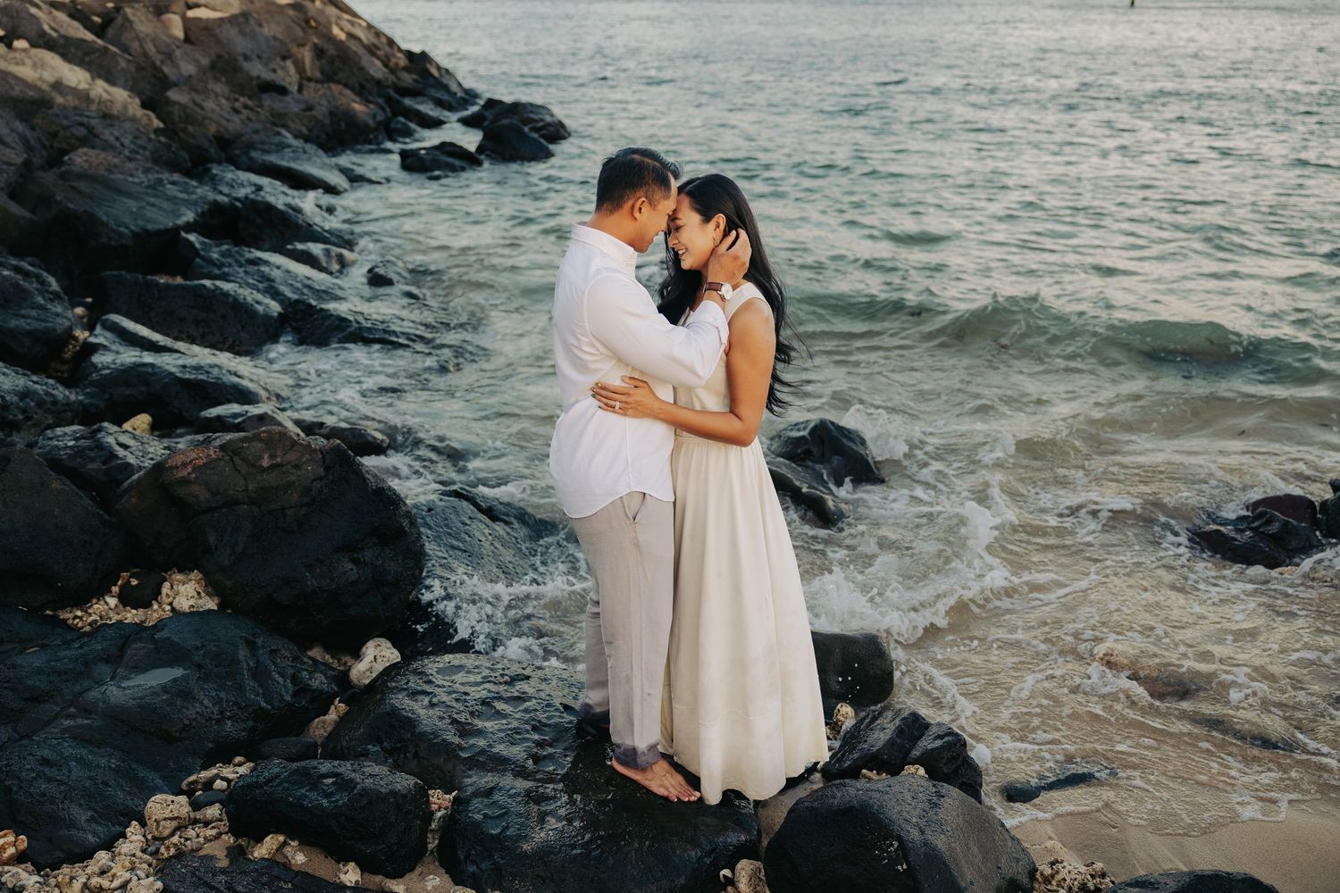 elopement in Honolulu Hawaii by Marcu Fotography - destination wedding photographer