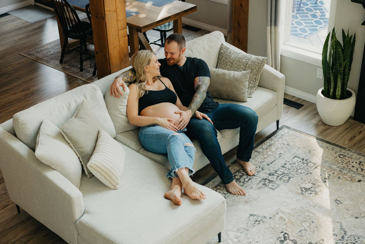 maternity photoshoot captured in home