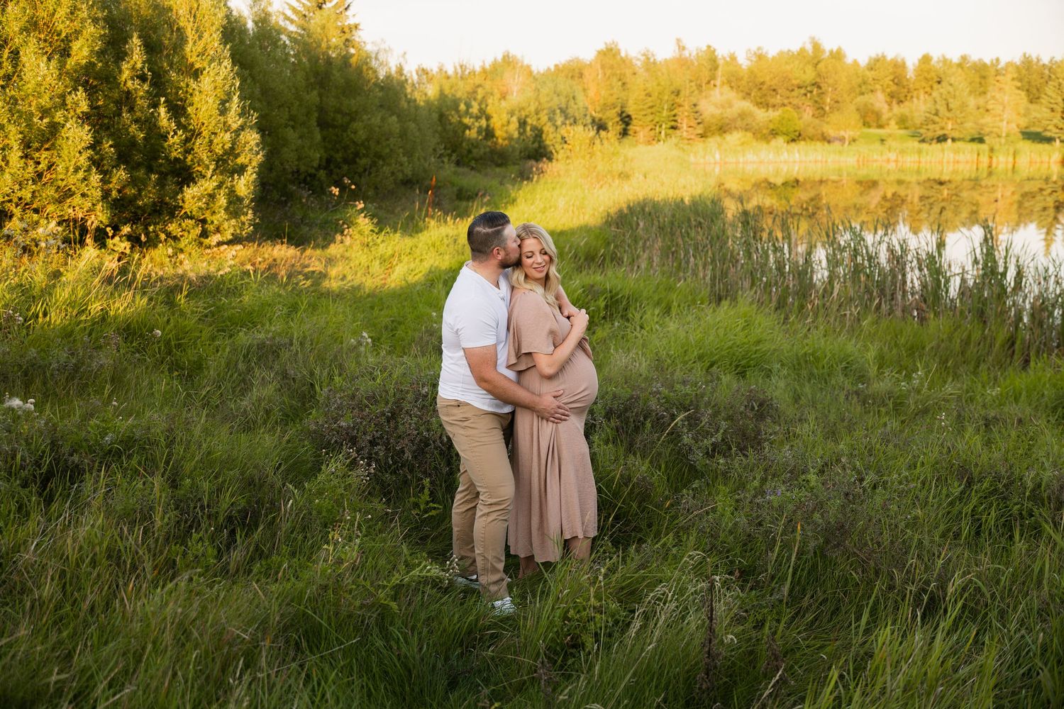 maternity summer photoshoot in Edmonton
